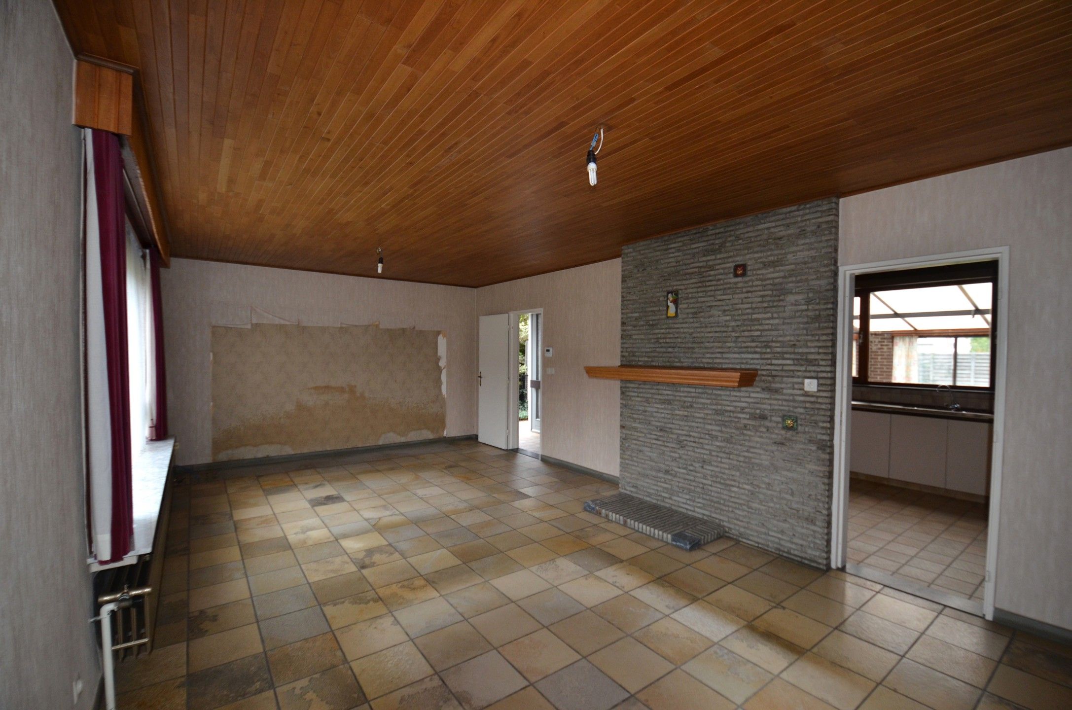 Te renoveren woning op rustige locatie foto 6