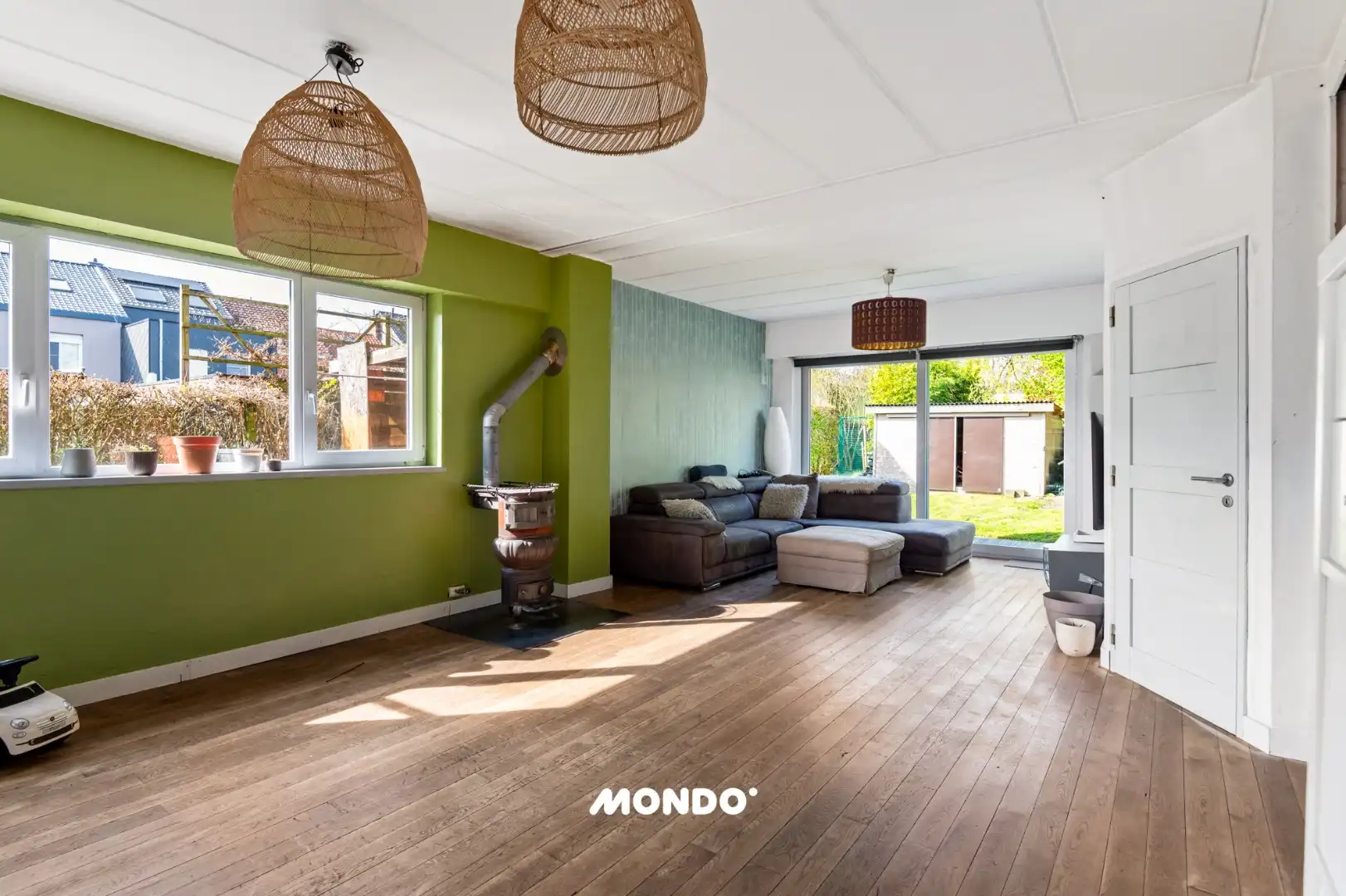 Ruime gezinswoning met 6 slaapkamers, zonnepanelen en zuidgerichte tuin foto 3