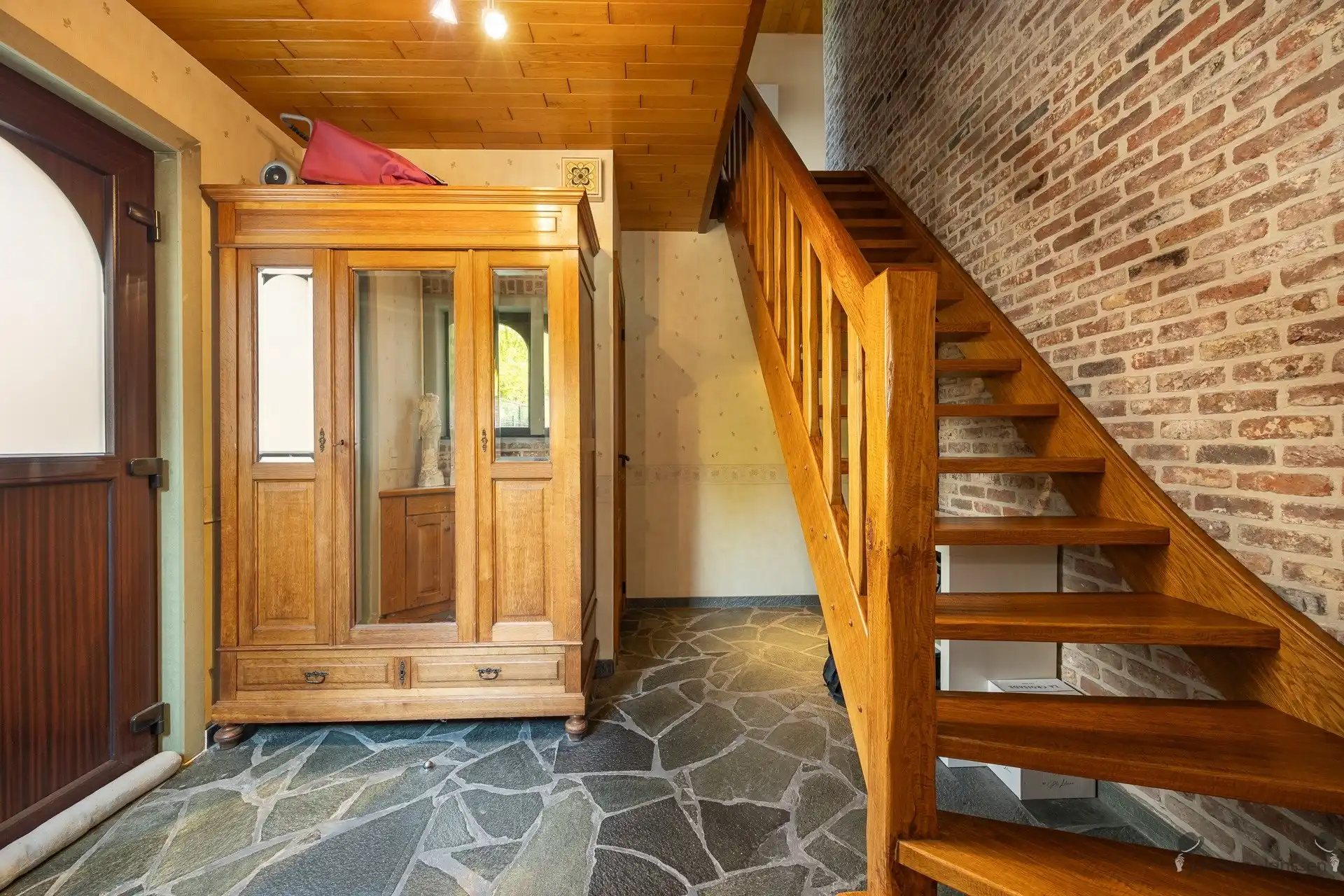 Ruime gezinswoning met 5 slaapkamers foto 2