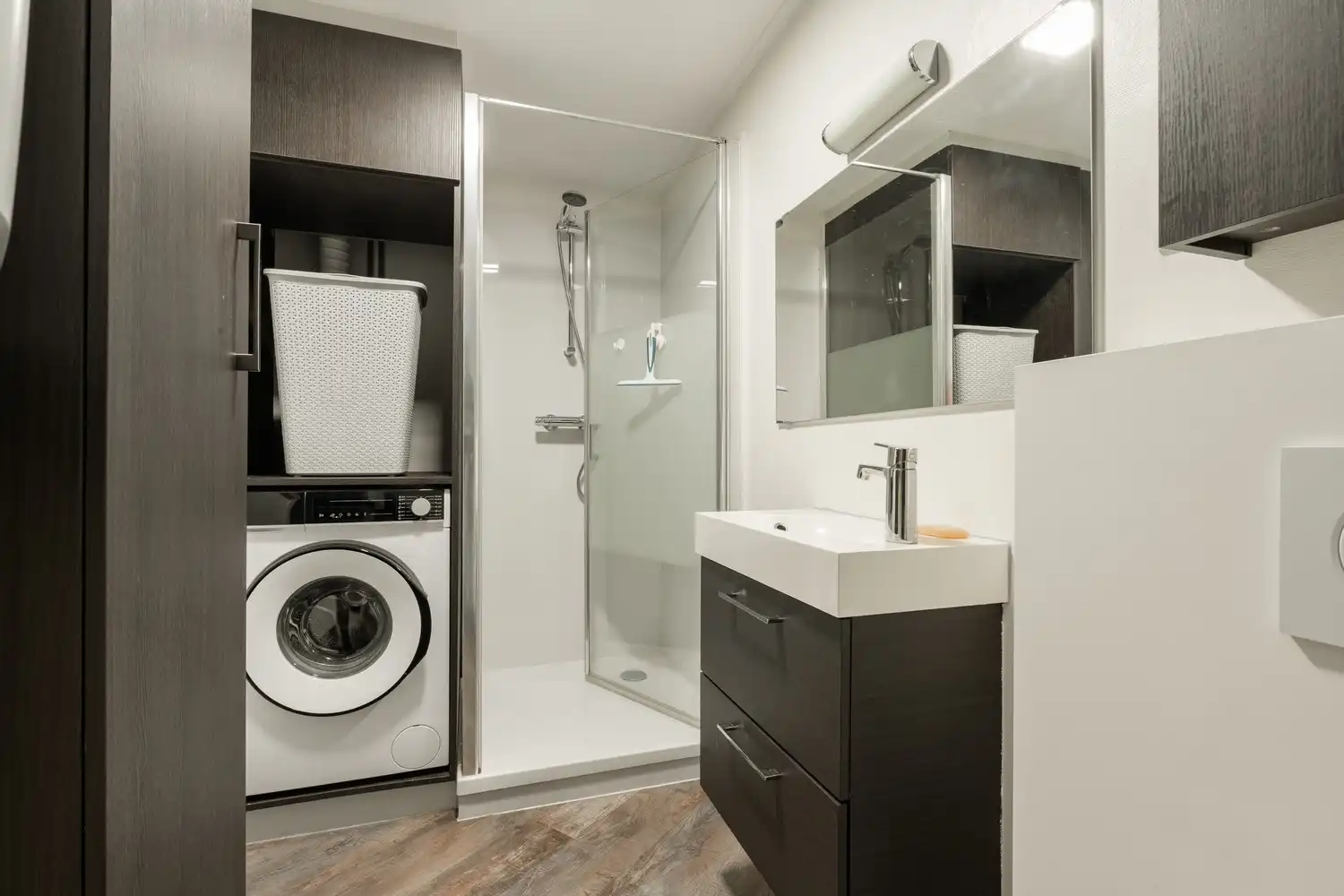 Mooi gerenoveerd appartement pal in het centrum van Neerpelt! foto 15