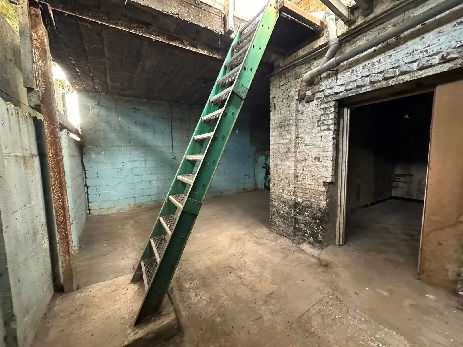 Ruime bel-etage met 2 slaapkamers, kinderkamer, garage en groot terras foto 28