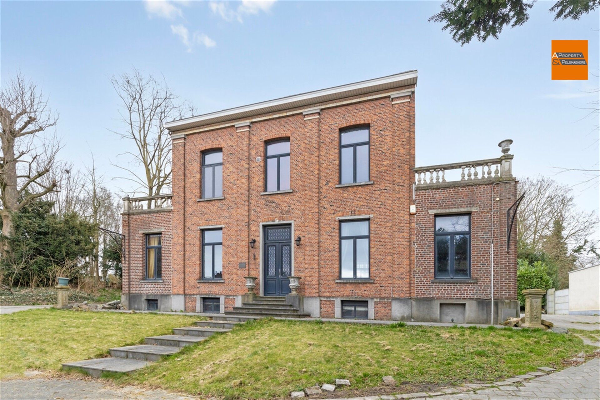 Kantoorruimte met woonst  in een ruime herenhuis met 6 slpk op 17 are in Machelen  foto {{pictureIndex}}
