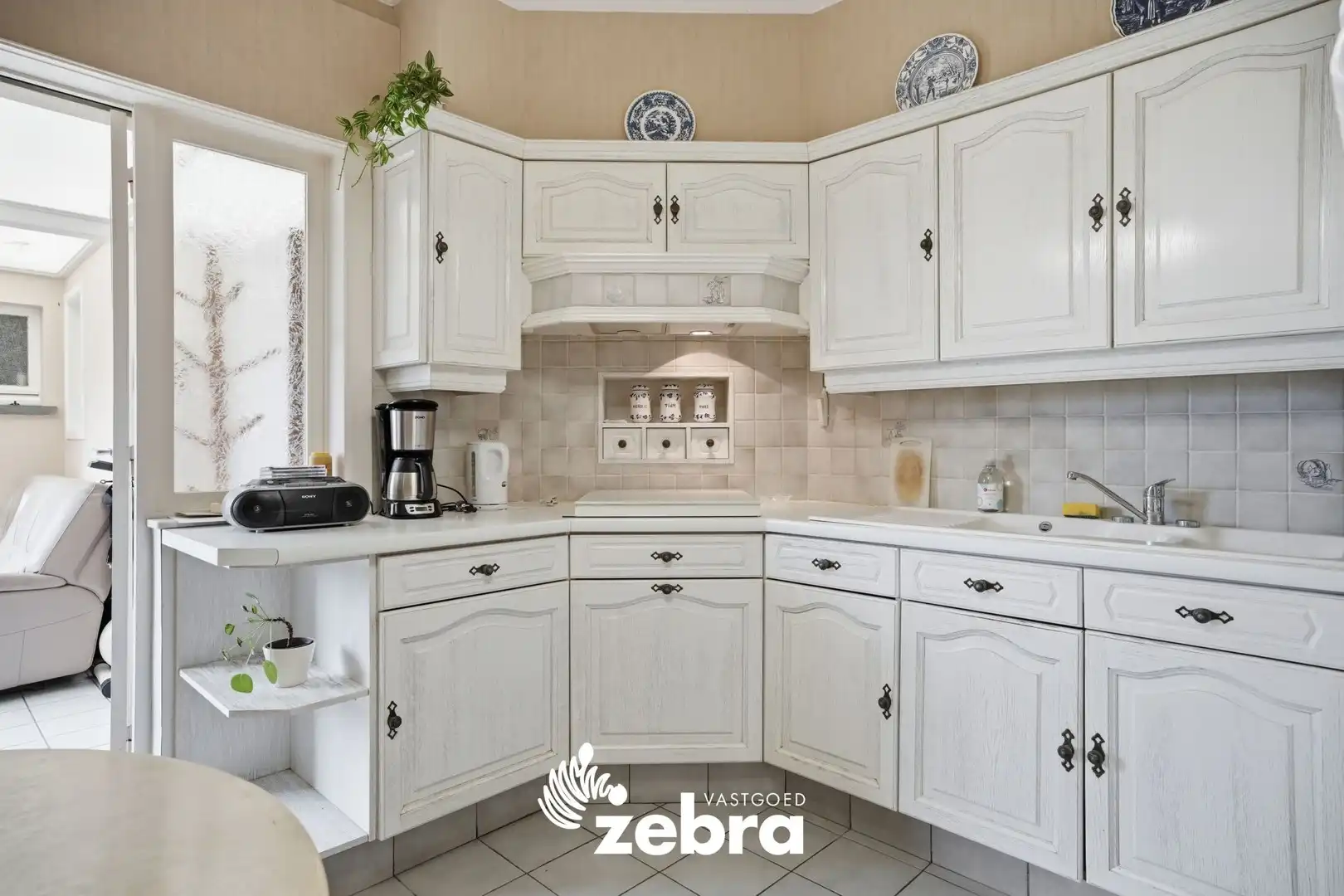 Te renoveren woning op ruim perceel in Eernegem! foto 9