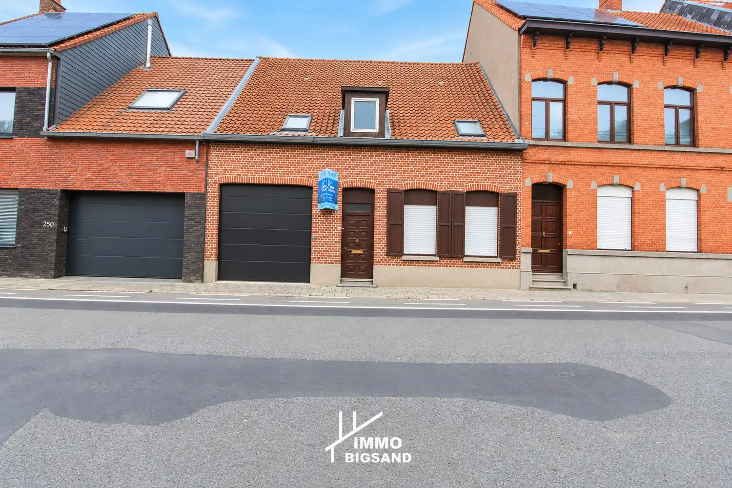 Ruime gezinswoning met 4 slaapkamers, garage en tuin in Bissegem! foto 4