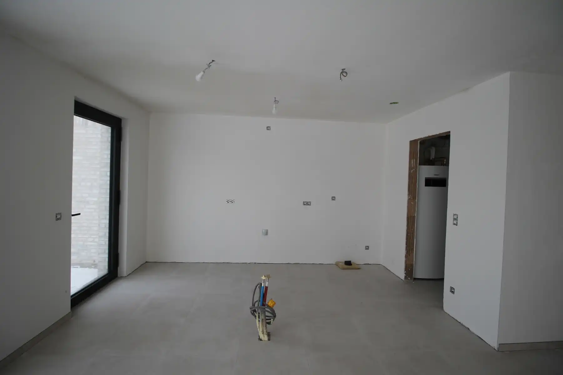 Energiezuinige nieuwbouwwoning met 4 slaapkamers, terras met tuin, tuinberging, carport en autostaanplaats. foto 5