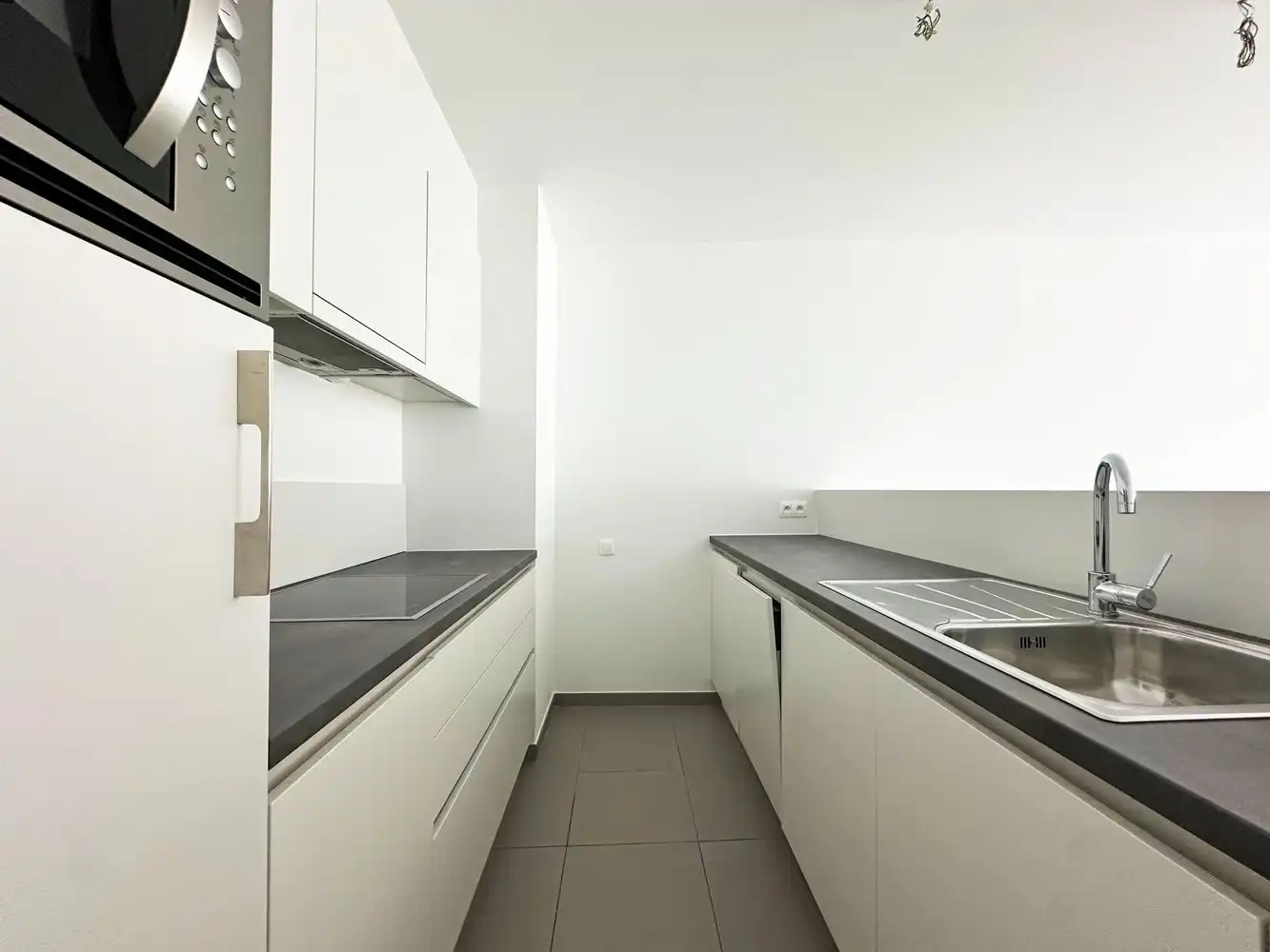 Appartement met 2 slaapkamers en terras te Antwerpen! foto 5