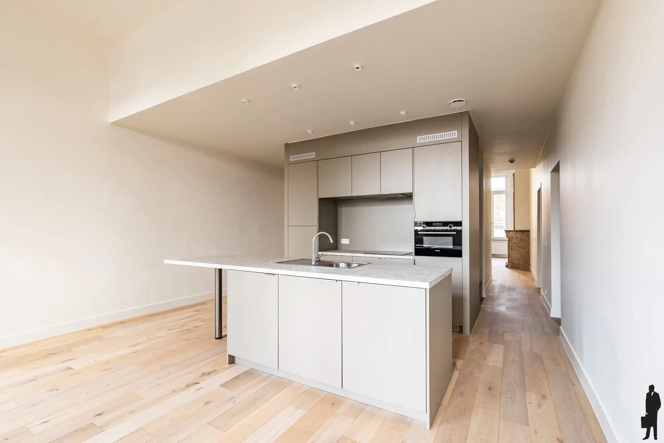 Appartement van 169m² in hart van de Turnhoutse winkelstraat foto 3