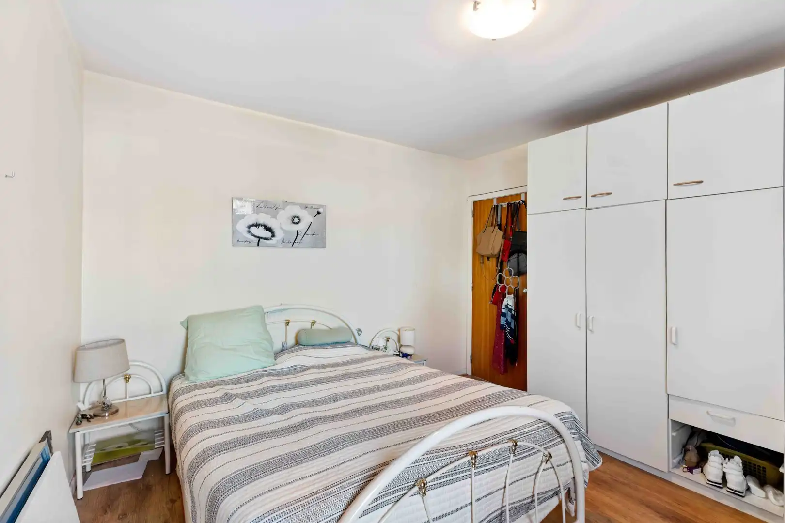 Ruim en lichtrijk appartement met 3 slaapkamers, terras en garage in centrum Izegem foto 8