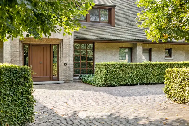 UNIEKE VILLA MET BINNENZWEMBAD EN PAARDENSTALLEN OP EEN TOPLOCATIE TE KOOP IN MENDONK (GENT) foto 4