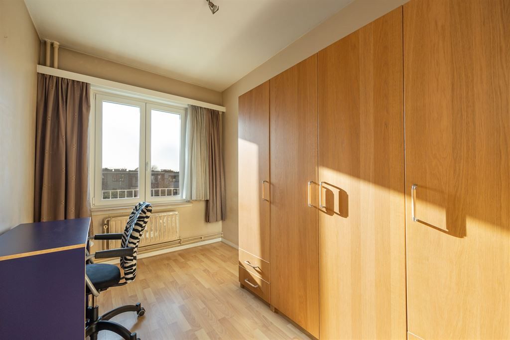 Ruim, instapklaar appartement (107m²) met visgraatparket en zuidgericht terras. foto 7