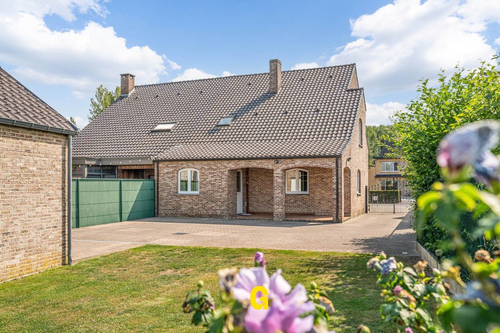 Verzorgde half-vrijstaande woning van degelijke kwaliteit, in een doodlopende kindvriendelijke straat in het mooie Romershoven foto 2