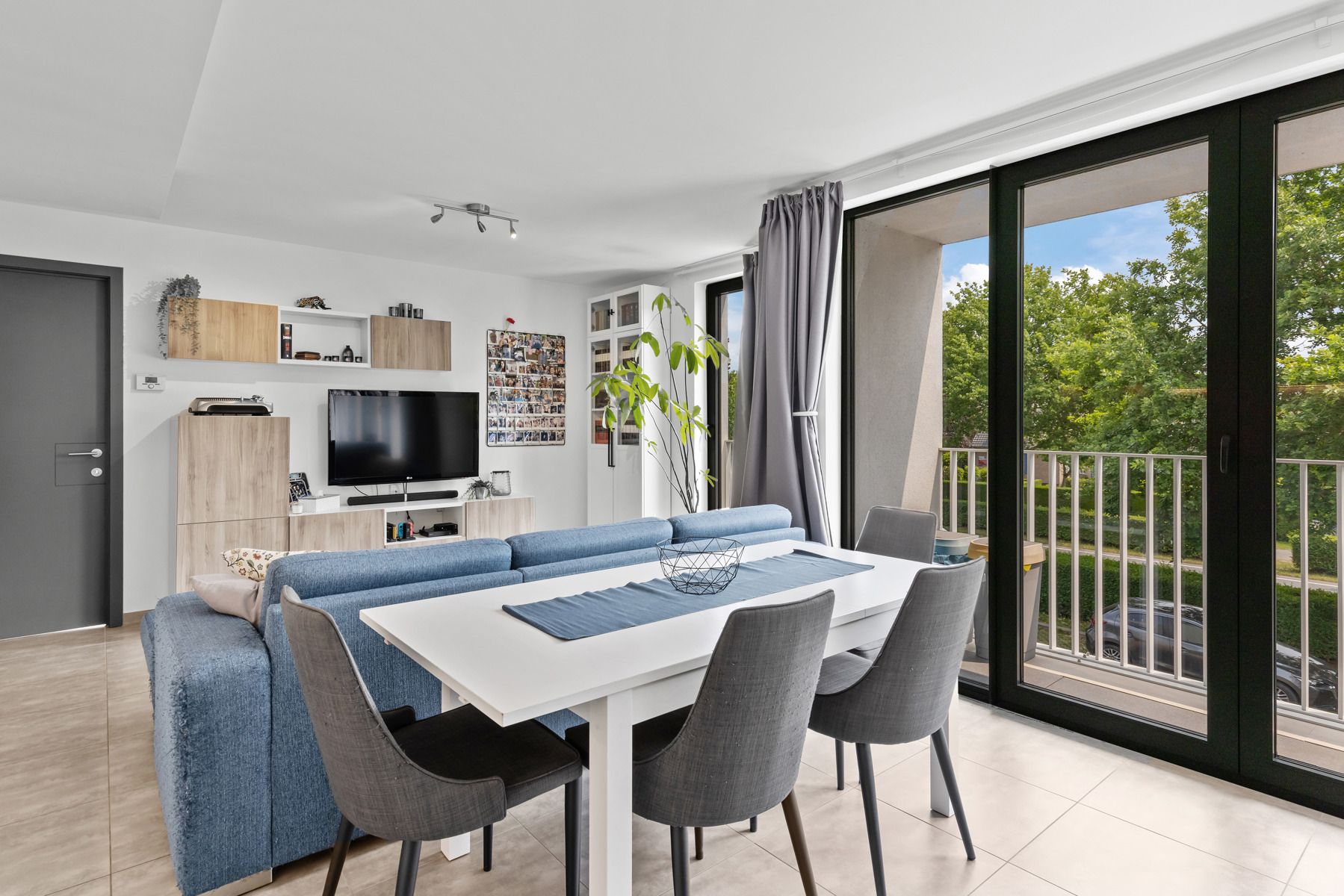 Modern 1-slpk. appartement met terras en parking foto 4