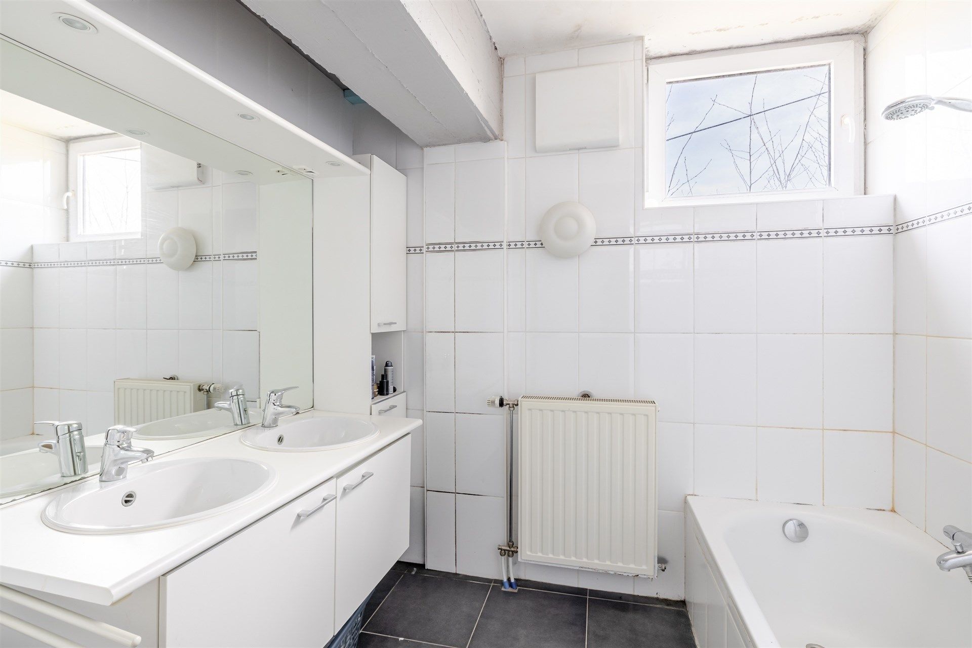 Ruim 2 slpk app met groot terras en garage in Ten-Ede foto 10