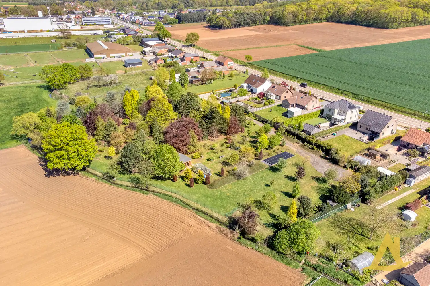 EXCLUSIEVE VILLA MET PARKTUIN EN ZWEMVIJVER OP EEN PERCEEL VAN 1HA 5A 16CA! foto 78