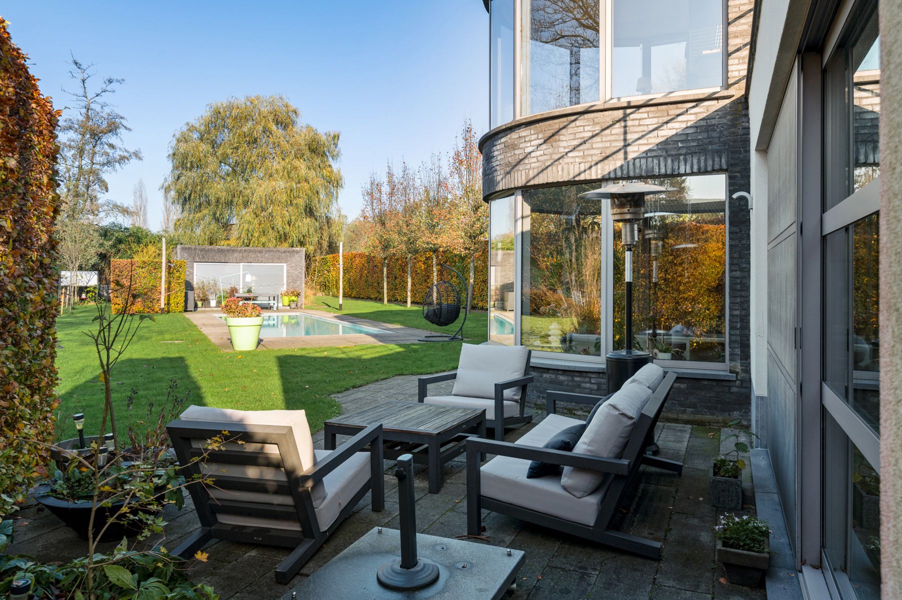 Moderne villa in een doodlopende straat vlakbij het centrum foto 34