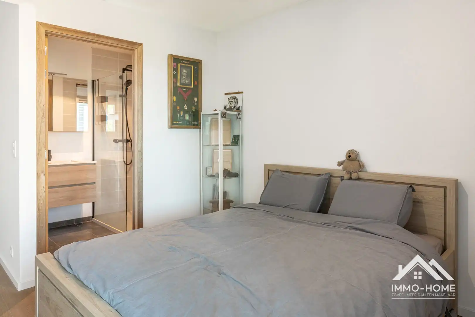 Instapklaar modern appartement met autostaanplaats foto 13