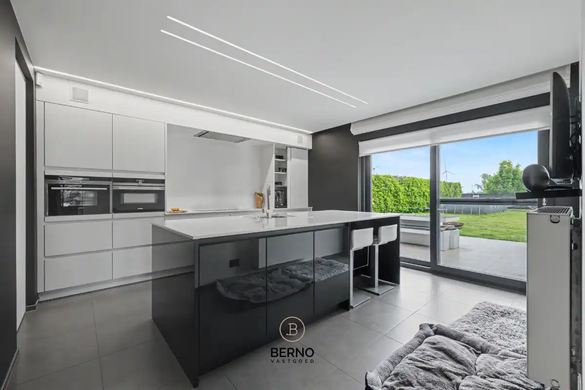 Exclusieve en moderne villa met luxe afwerking foto 8