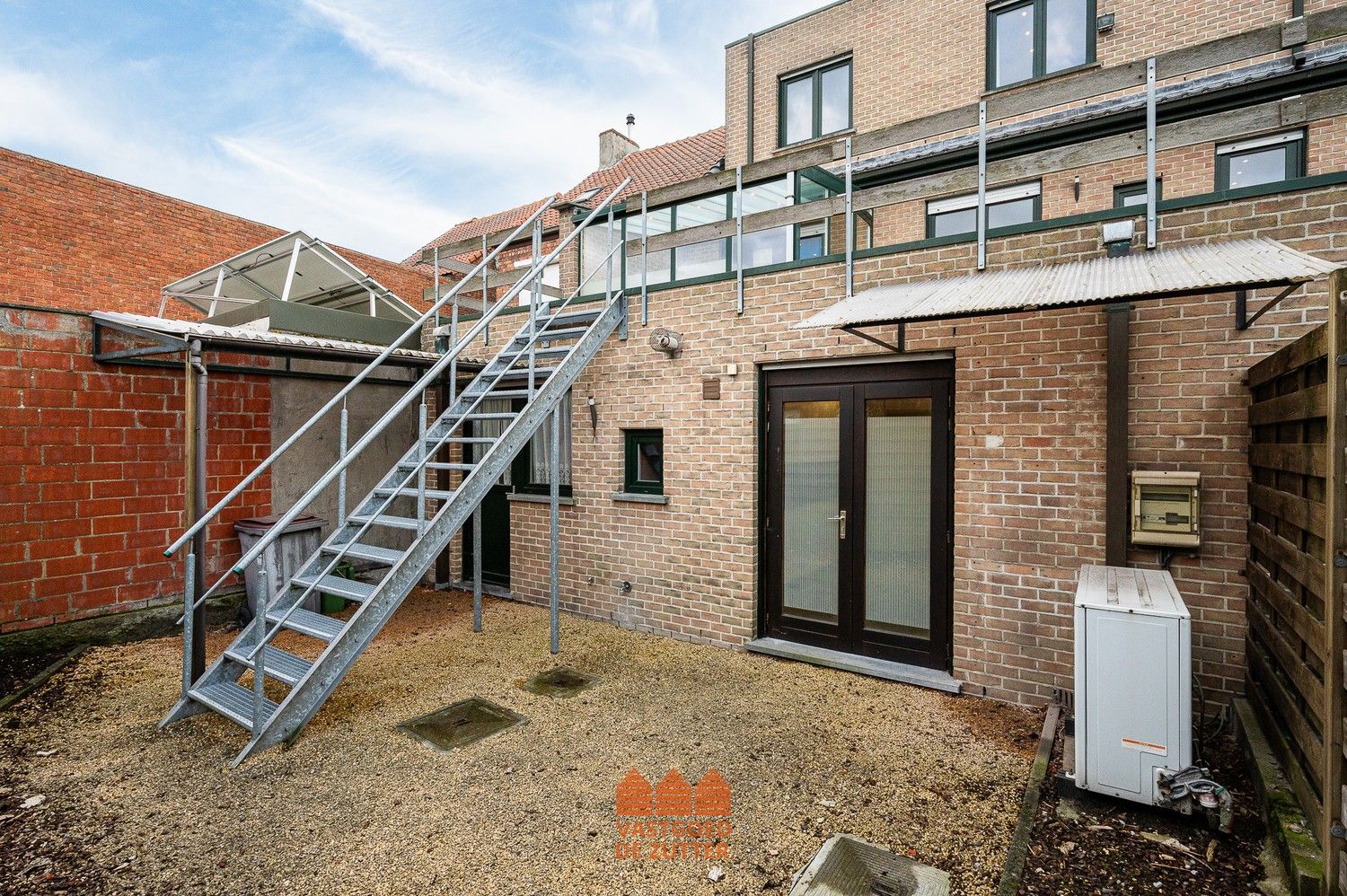Ruime woning met garage en verhuurde studio foto 23