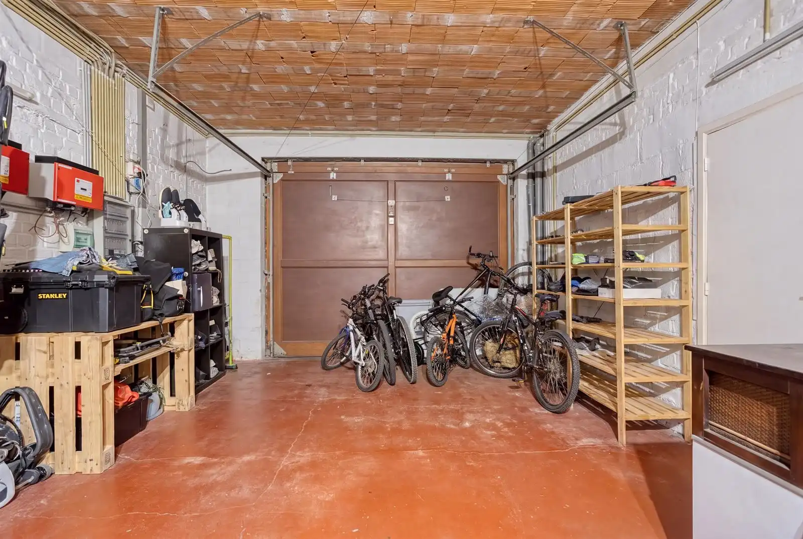 Ruime woning met 5 slaapkamers,tuin en garage foto 16
