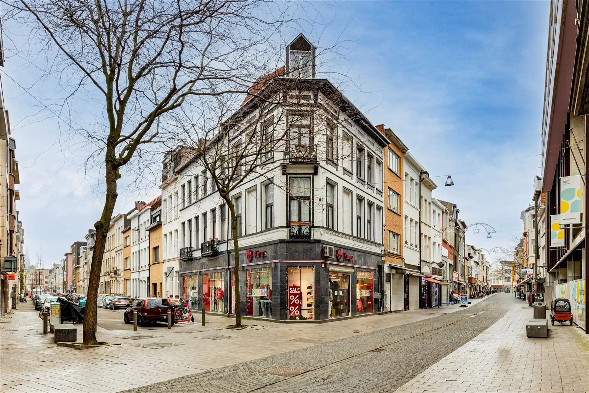 Hoekpand bestaande uit handelsglvl + 6 appartementen foto {{pictureIndex}}