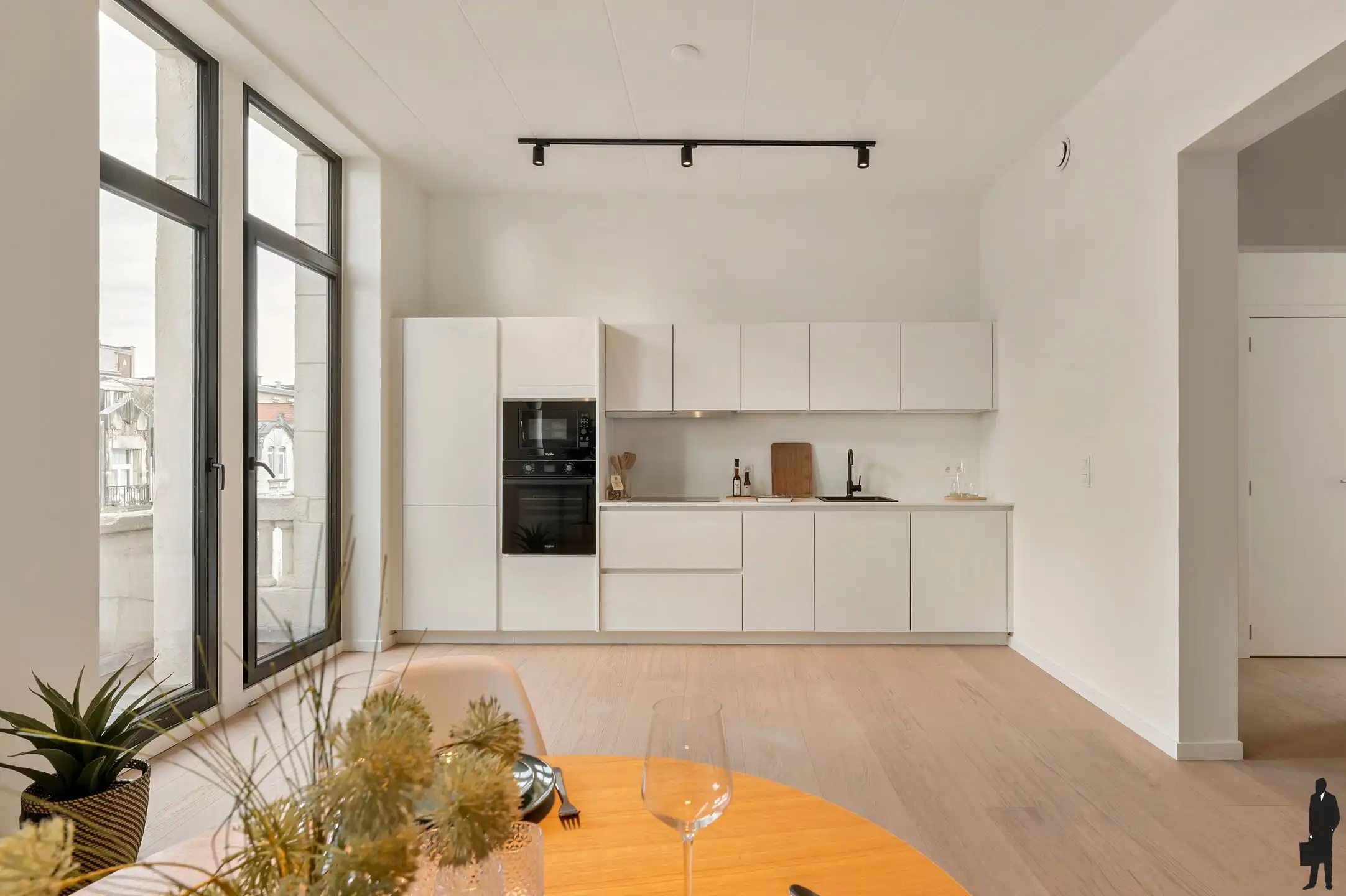Gerenoveerd dakappartement met twee slaapkamers foto 3