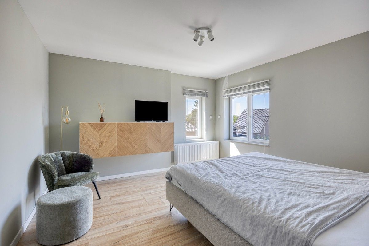 Instapklare, smaakvol gerenoveerde woning op een steenworp van het centrum van Lanaken. foto 22