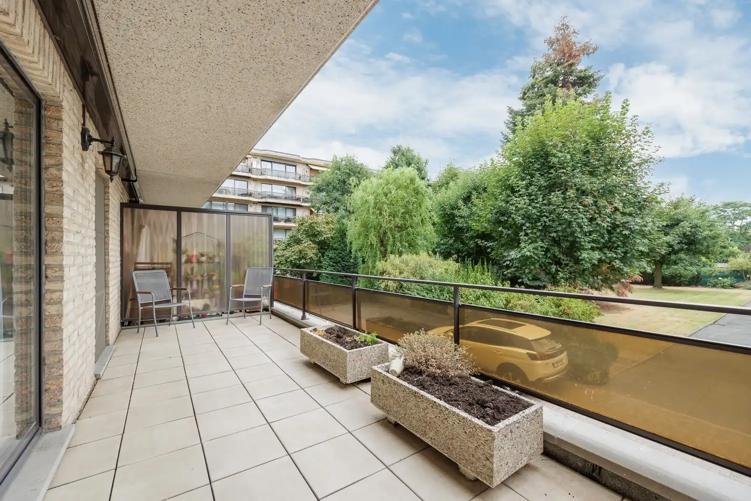 Verzorgd appartement met dubbel terras en zonnig zicht op groen in Beveren-Waas foto 15