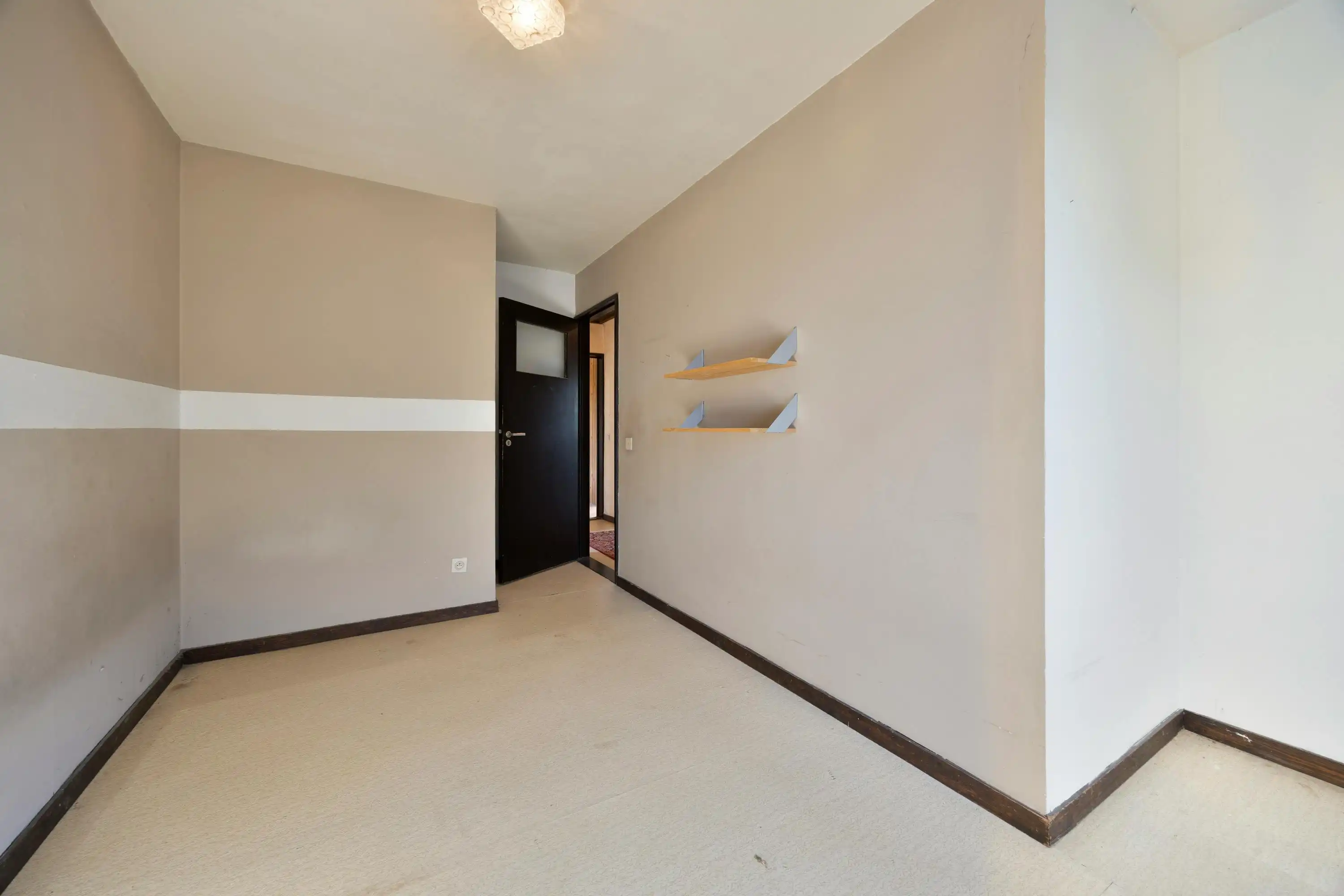 Goed gelegen, te renoveren huis te koop in Lichtaart foto 19