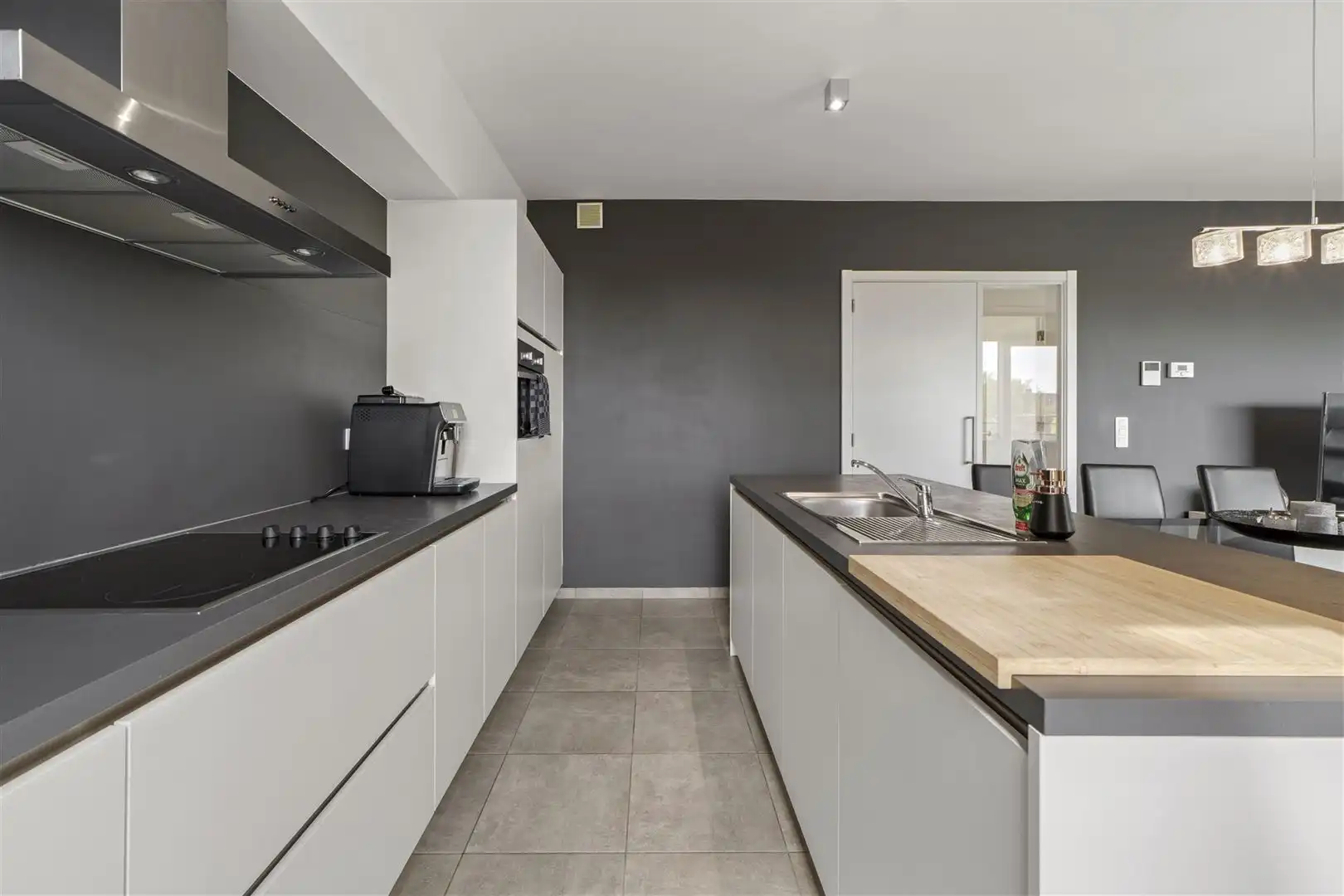 TE KOOP: Modern 1-slaapkamerappartement met zuidgericht terras te Hasselt! foto 5