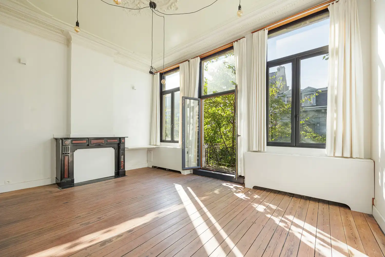 LICHTRIJK EN KARAKTERVOL APPARTEMENT MET ZONNEBALKON OP TOPLOCATIE AAN DE MARNIXPLAATS OP 'TZUID foto 6