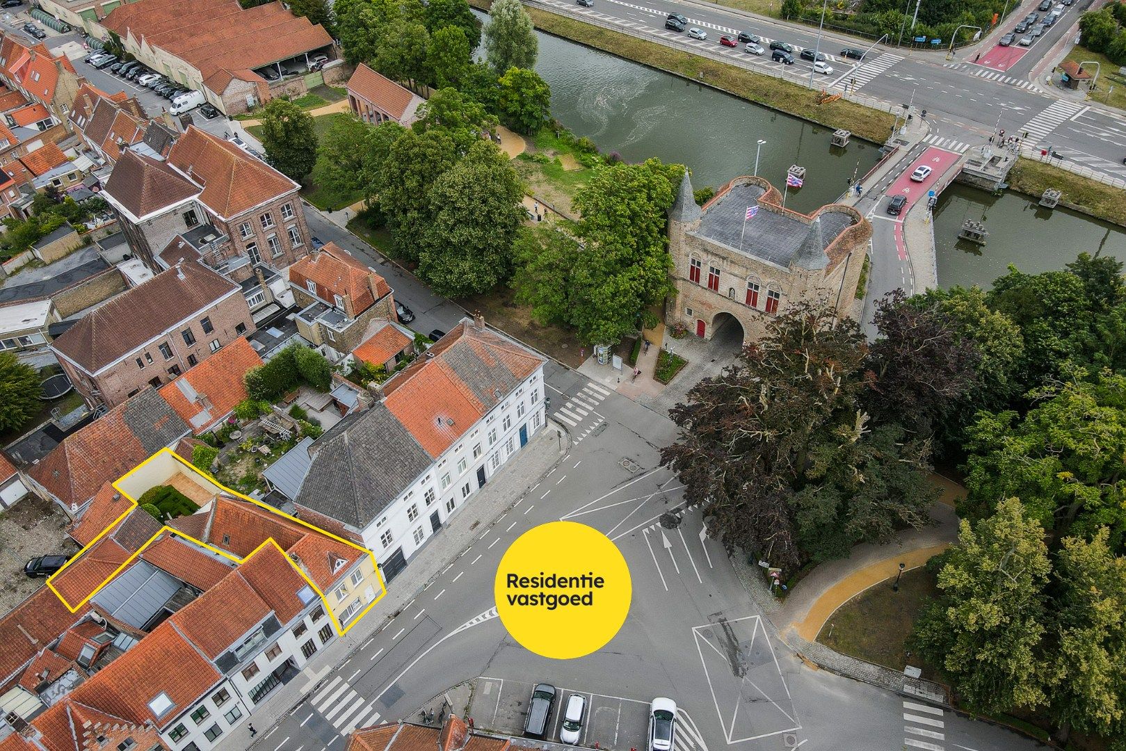 Verrassend ruime stadswoning (bew. opp. 216 m²) op toplocatie in de Brugse binnenstad foto 2