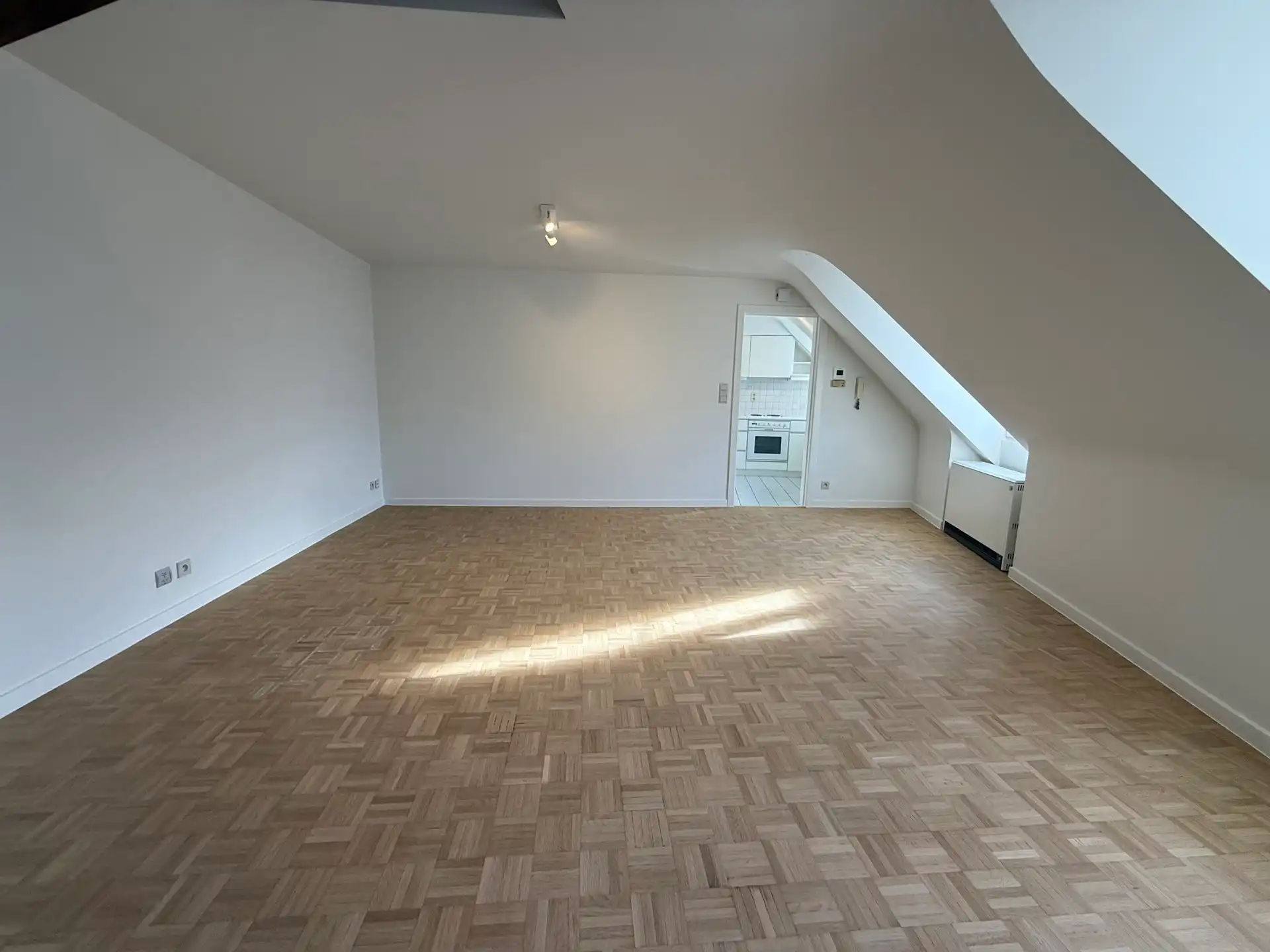 MERE - Ruim duplexappartement in de dorpskern. foto 4