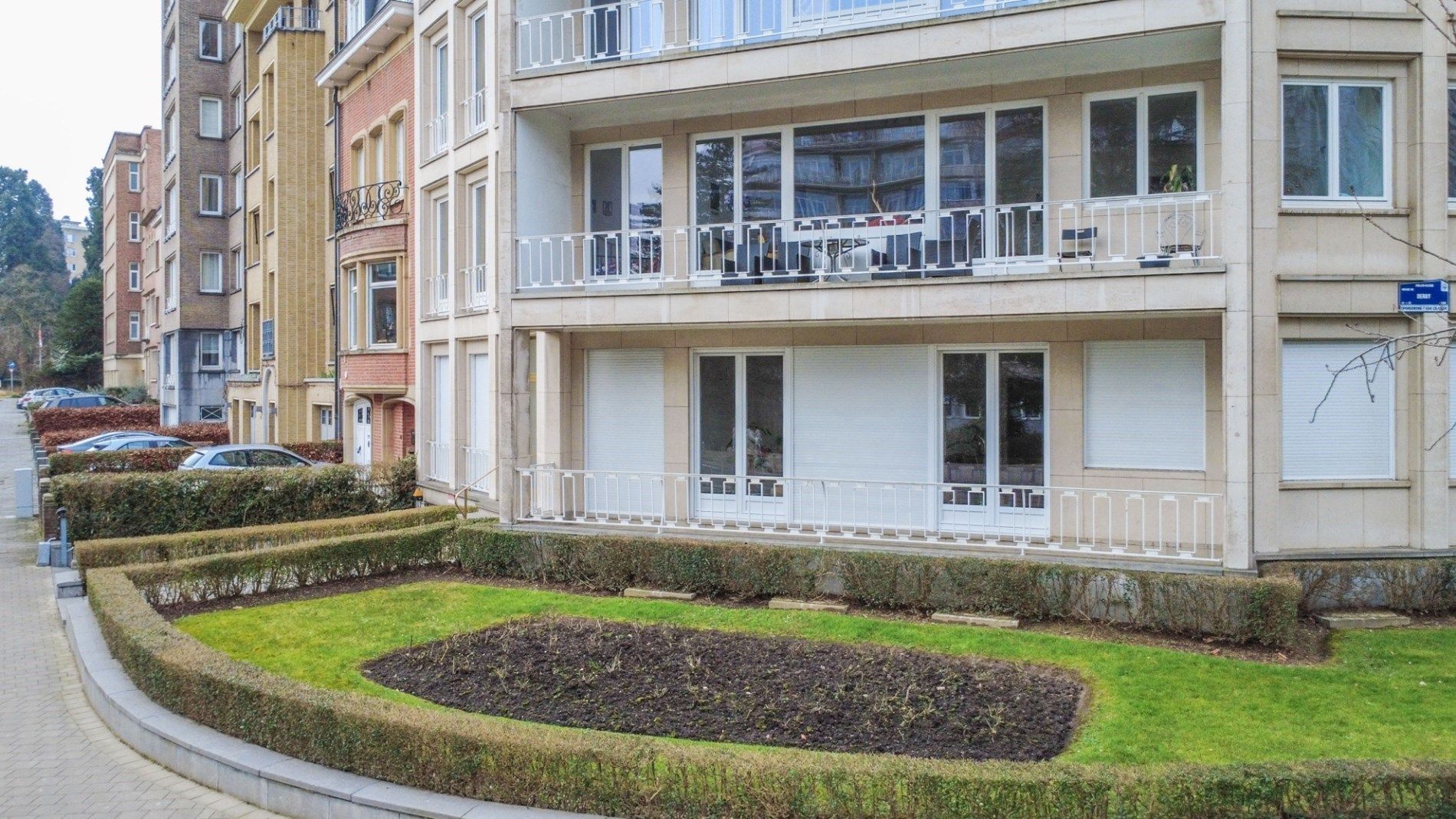 Gerenoveerd opbrengstgebouw - 6 appartementen + 5 garages! foto 5