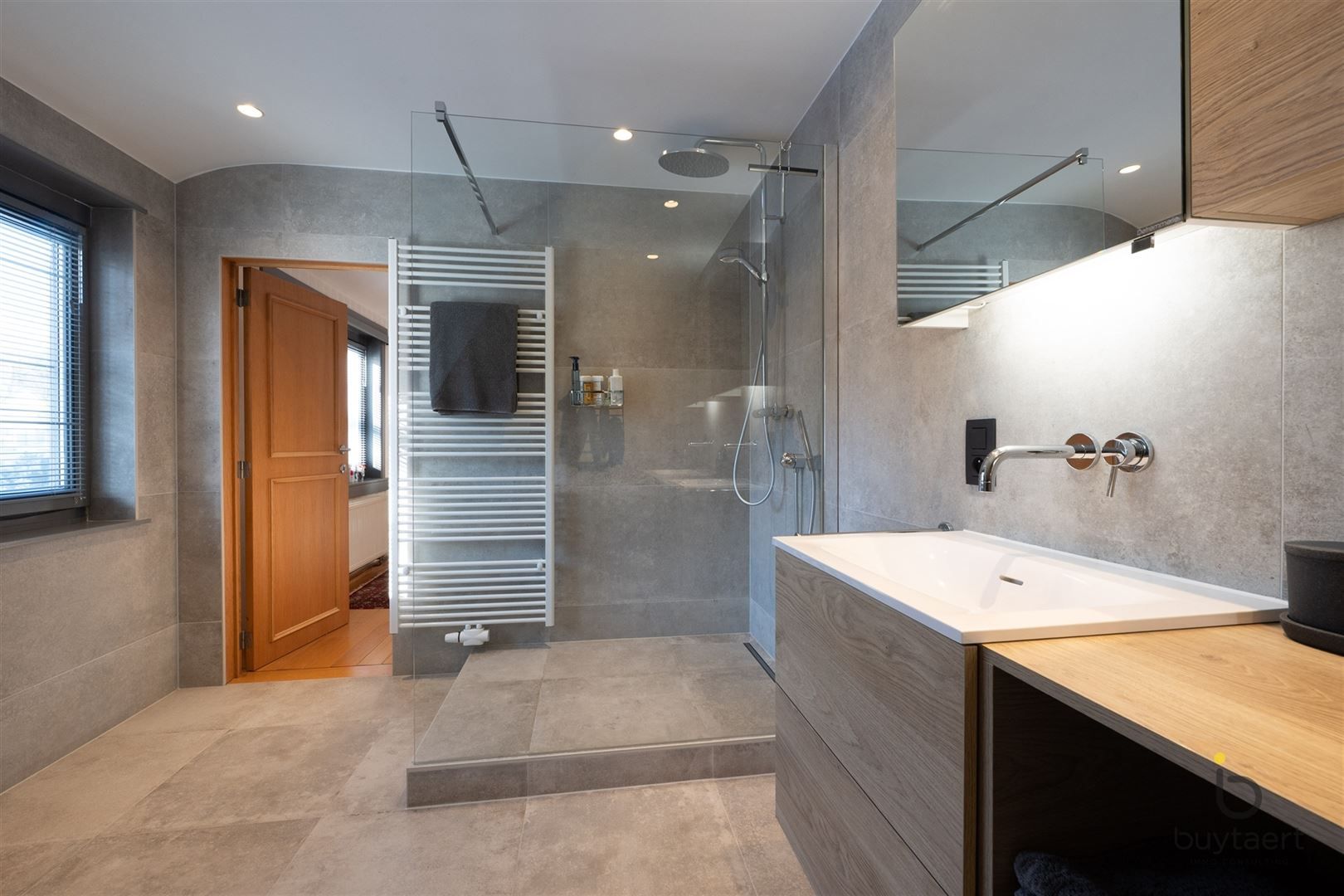 Villa met praktijk of  kangoeroewoning en Zuid - West tuin. foto 31