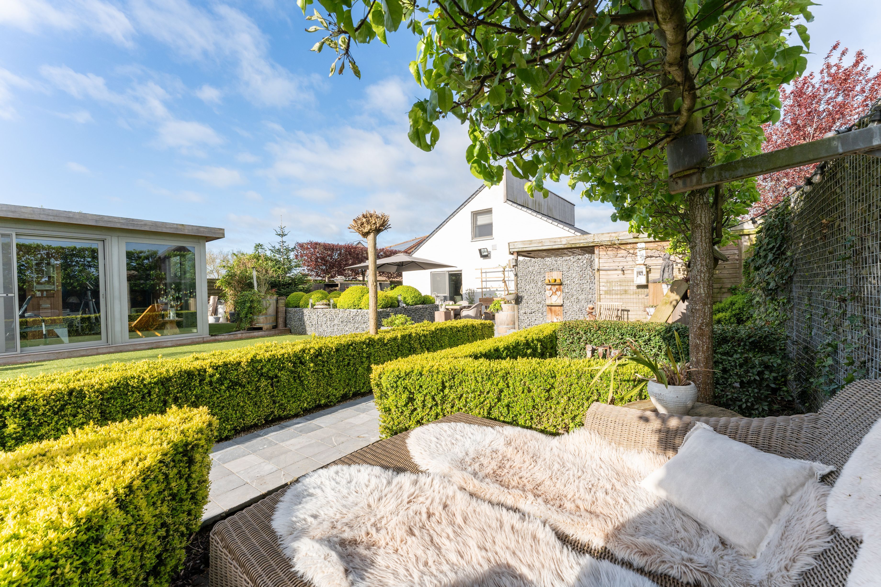 Uitzonderlijk knap gerenoveerde villa in rustige wijk te Ichtegem! Topafwerking! foto 3