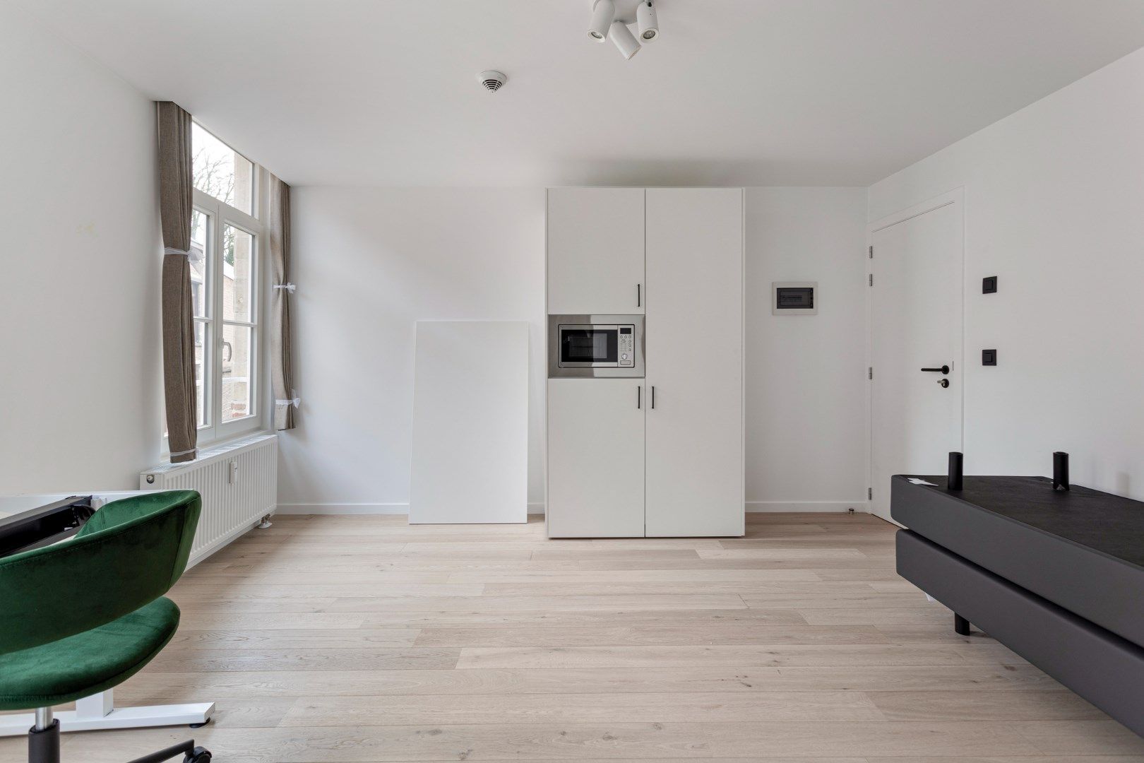 Volledig gerenoveerde studentenkamer in residentie met 29 studentenkamers met eigen sanitair in hartje Leuven  foto 2