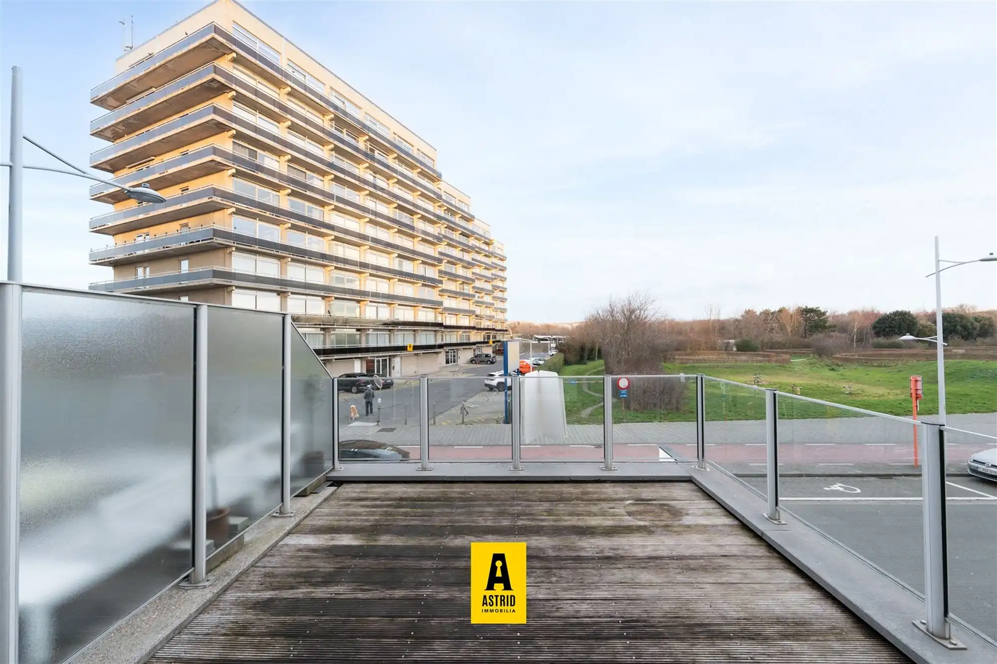 Appartement op topligging met ruim terras! foto 2