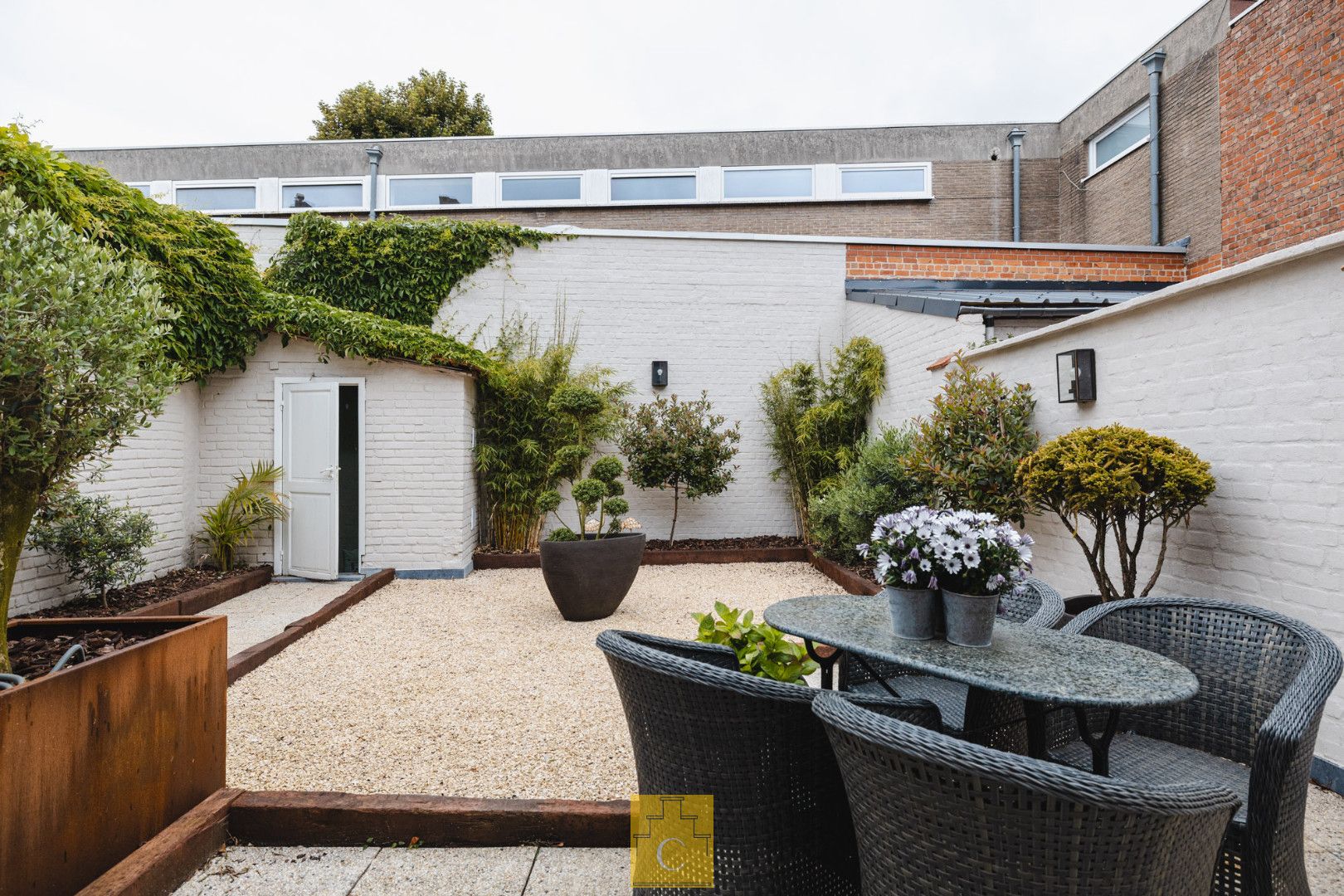 Volledig gerenoveerde stadswoning met tuin, garage en praktijkruimte foto 9