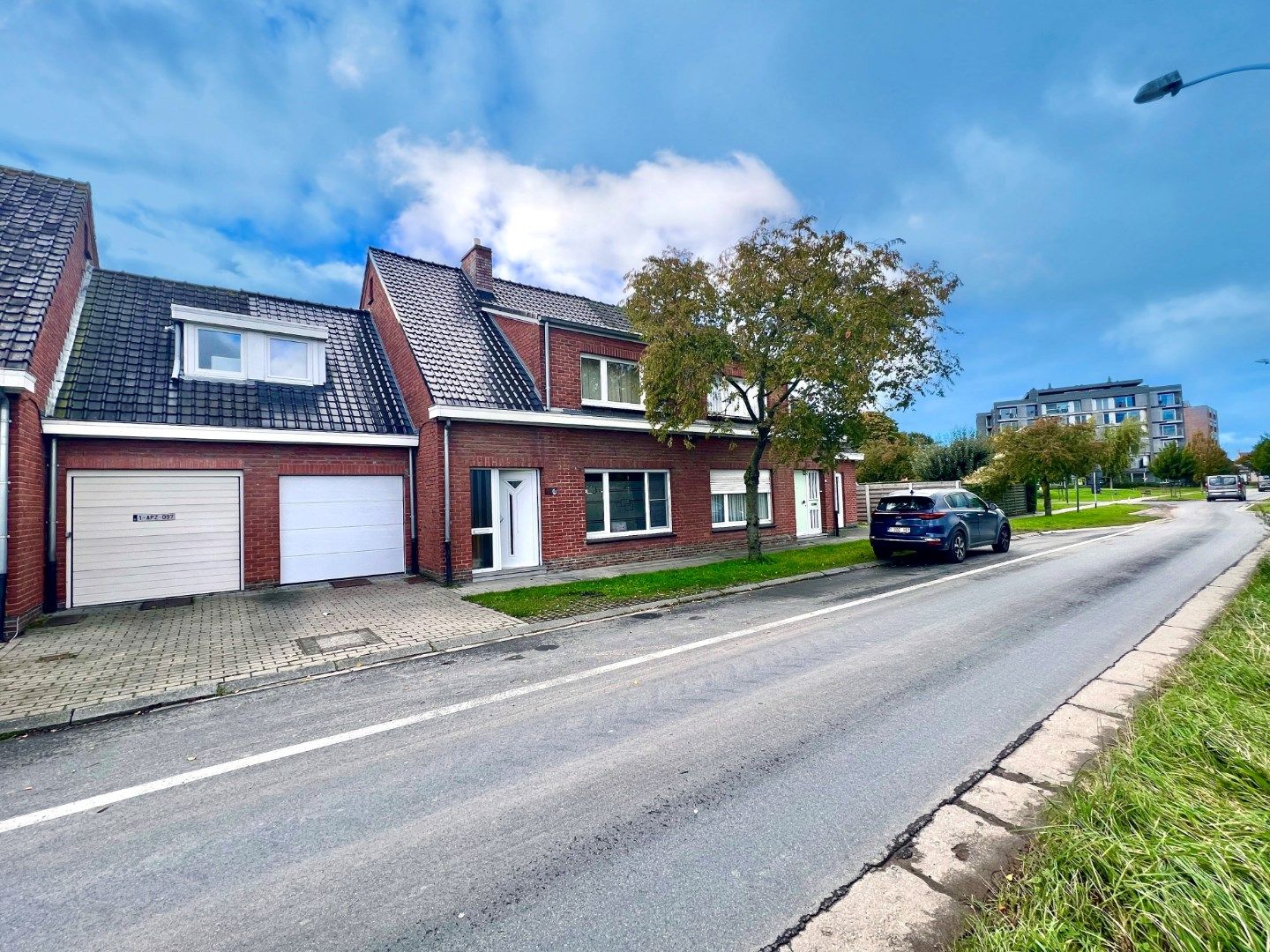 STADSWONING MET  3 SLPKS, TUIN  EN GARAGE AAN DE VAART foto 1