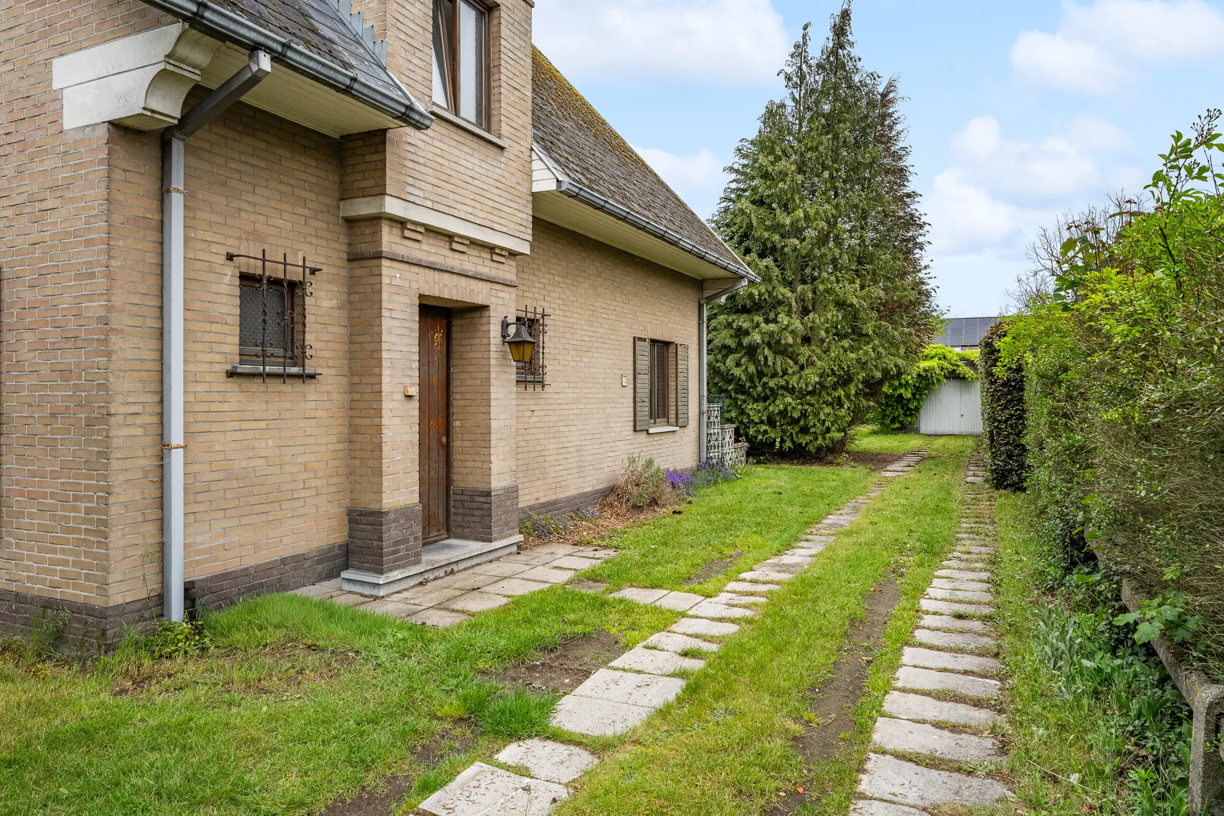 Te renoveren woning in residentiële woonwijk te Wetteren foto 3