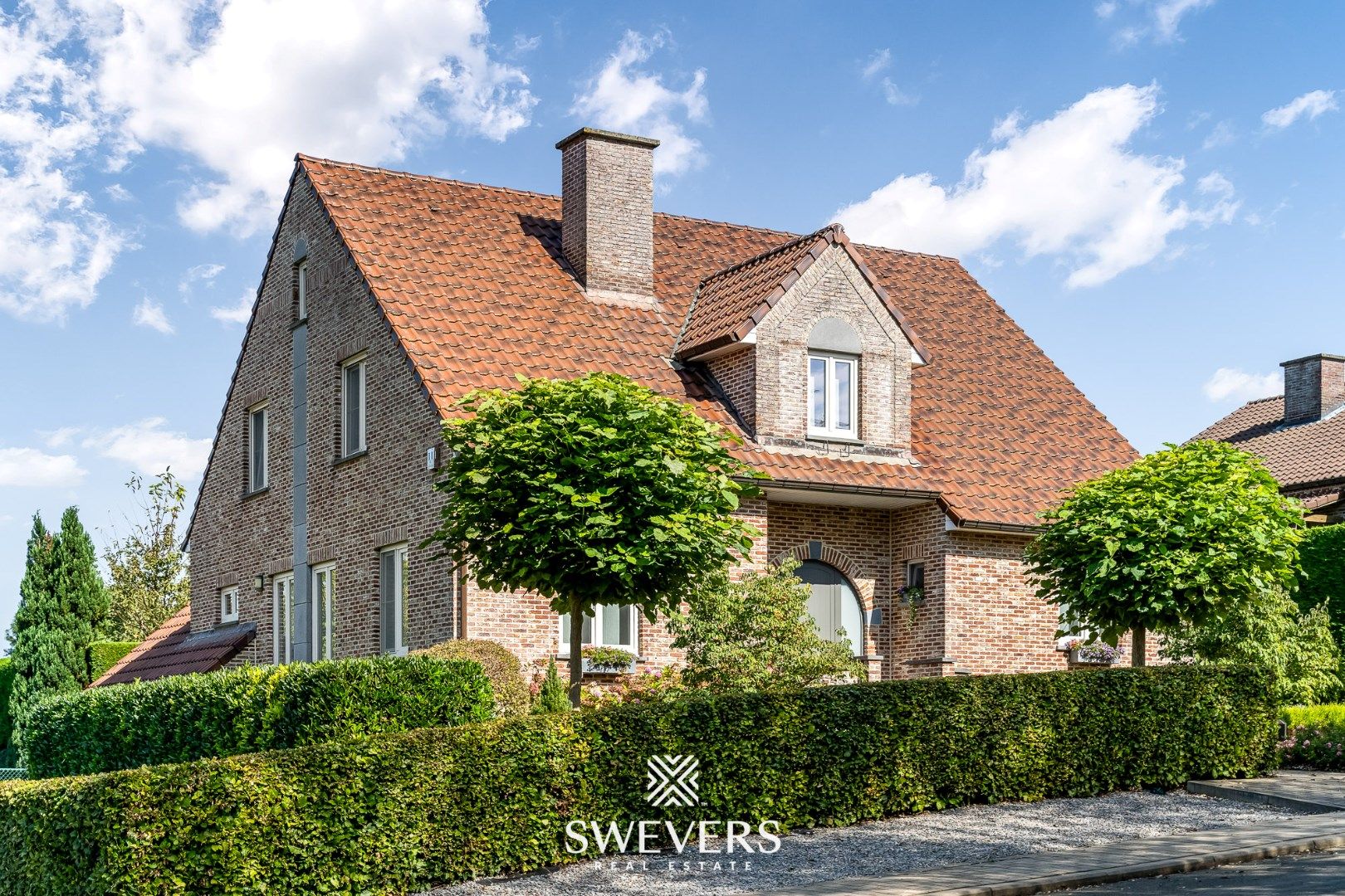 Residentieel gelegen en gerenoveerde landelijke woning van 300m² met grote veranda foto 1