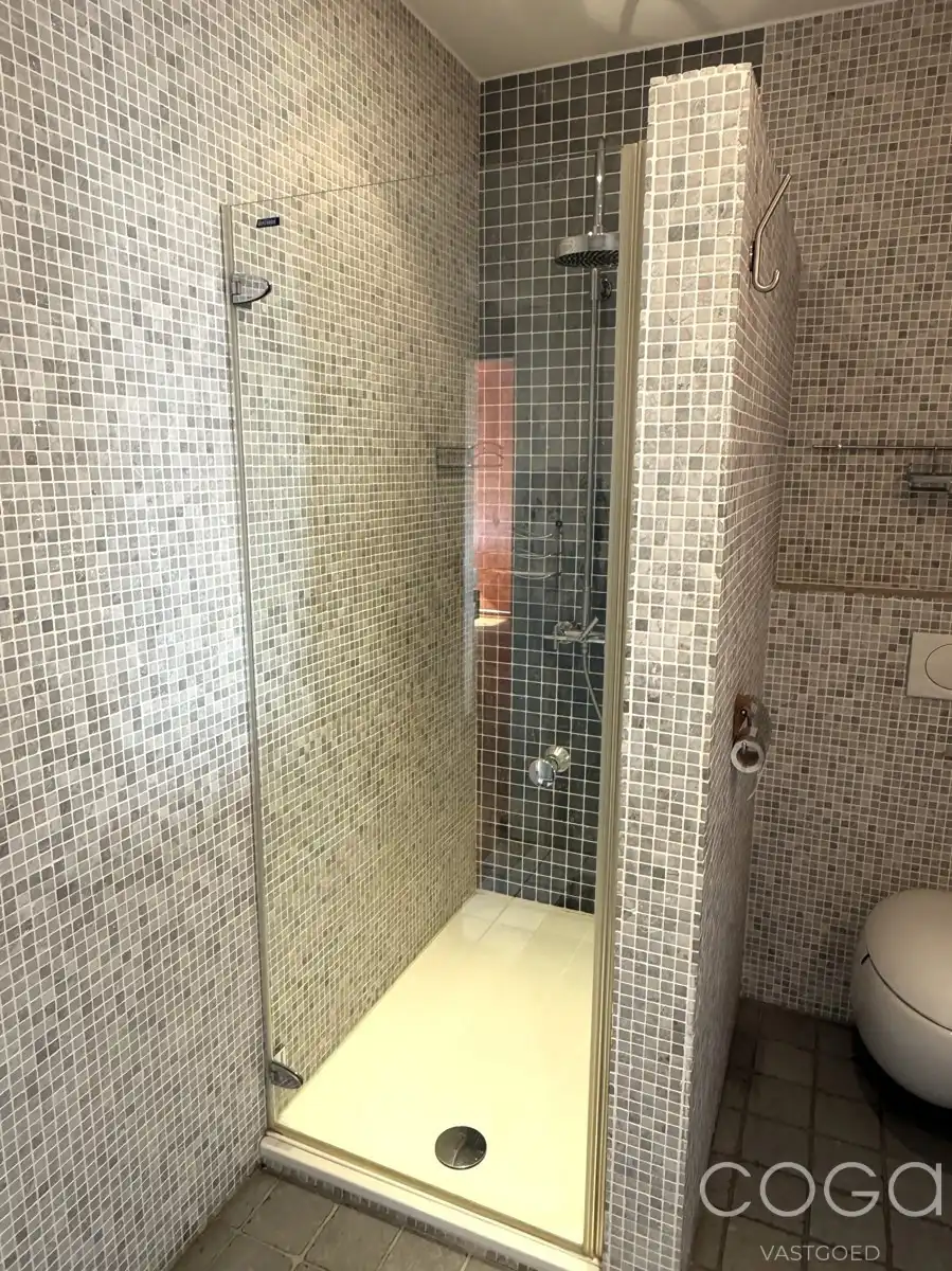 Centraal gelegen appartement met lift foto 20
