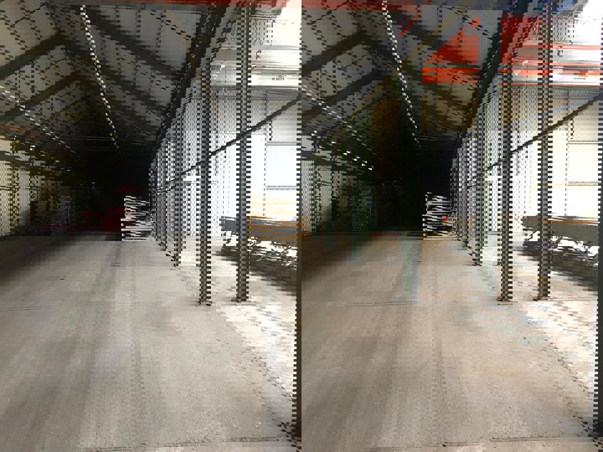 TE HUUR - Centraal gelegen opslagplaats van ca. 5.000 m² met groot buitenterrein foto 5