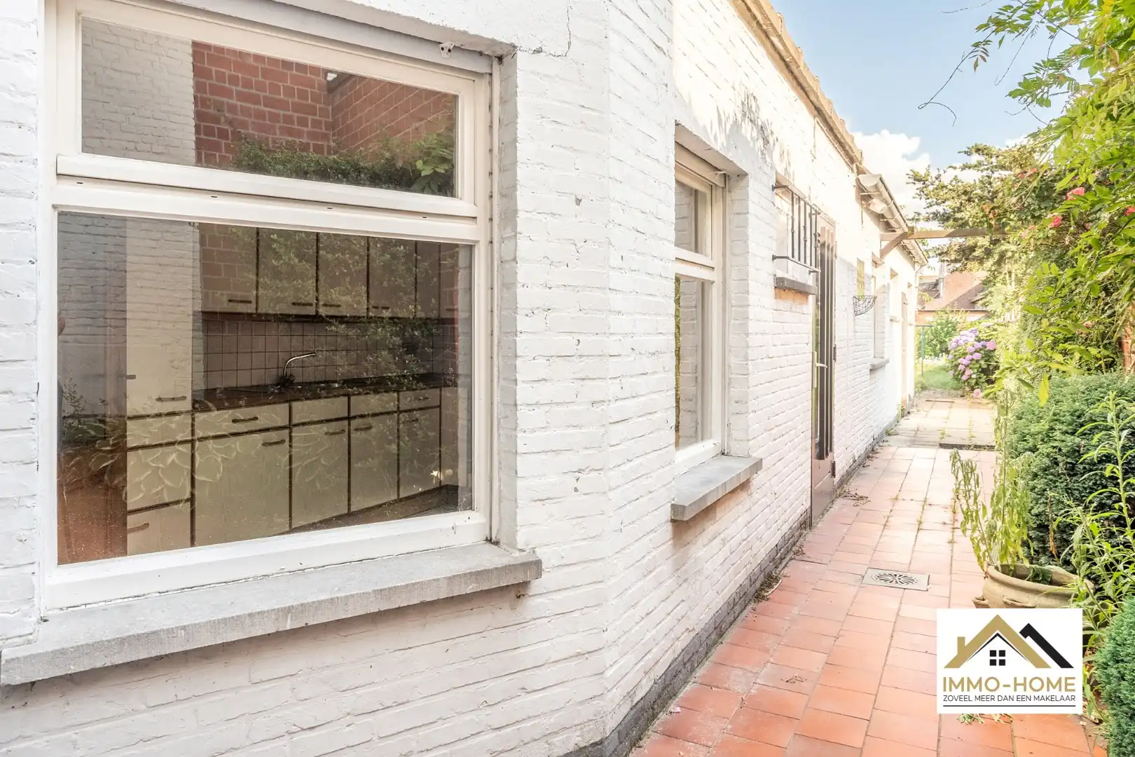 Te renoveren woning met garage centrum Beervelde!  foto 13
