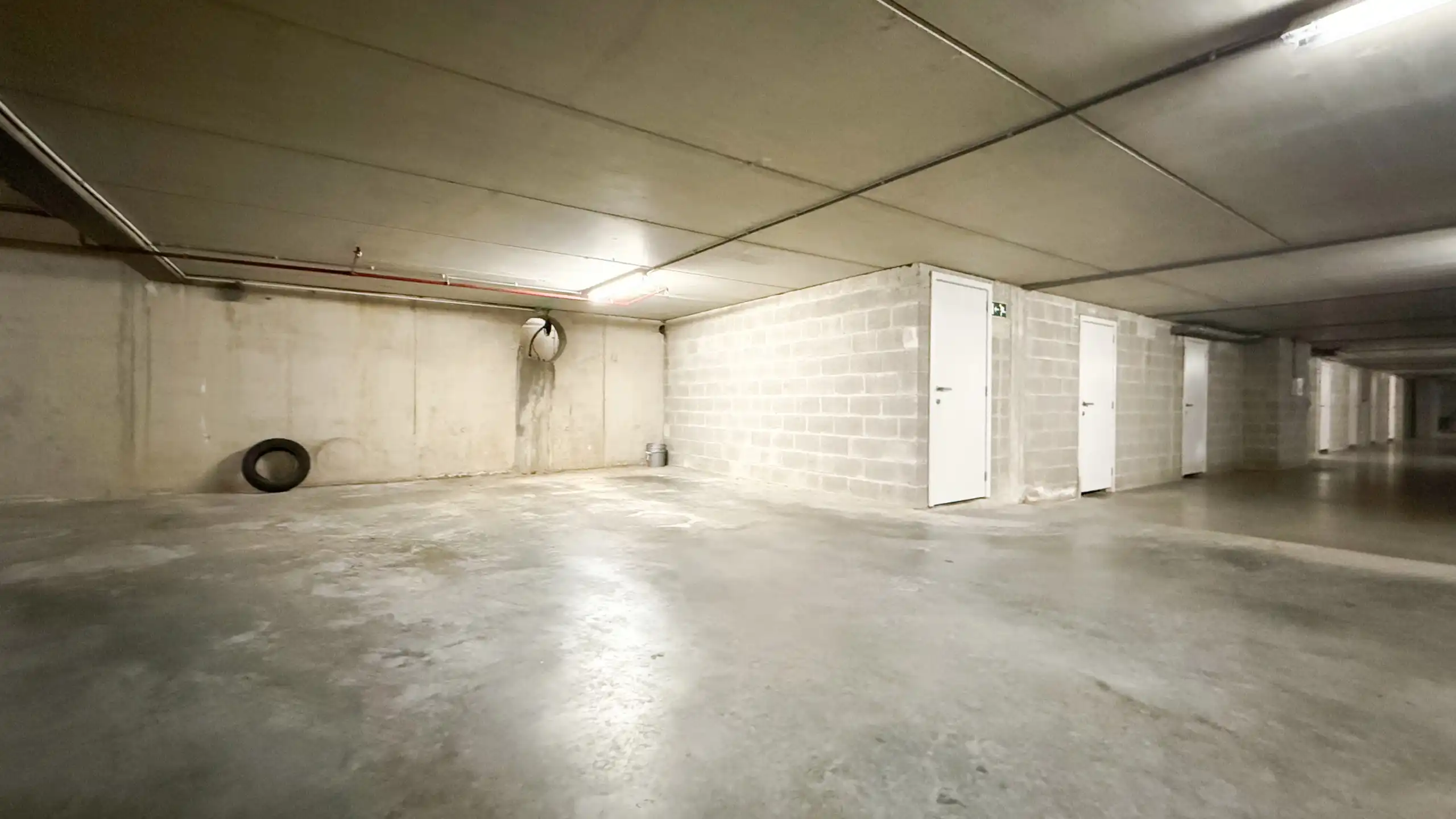 Ruim gelijkvloers appartement met tuin en parking foto 32