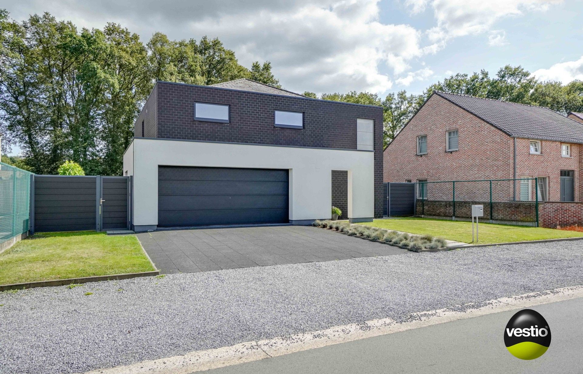 RUIME, MODERNE WONING VLAKBIJ CENTRUM OPGLABBEEK foto 1