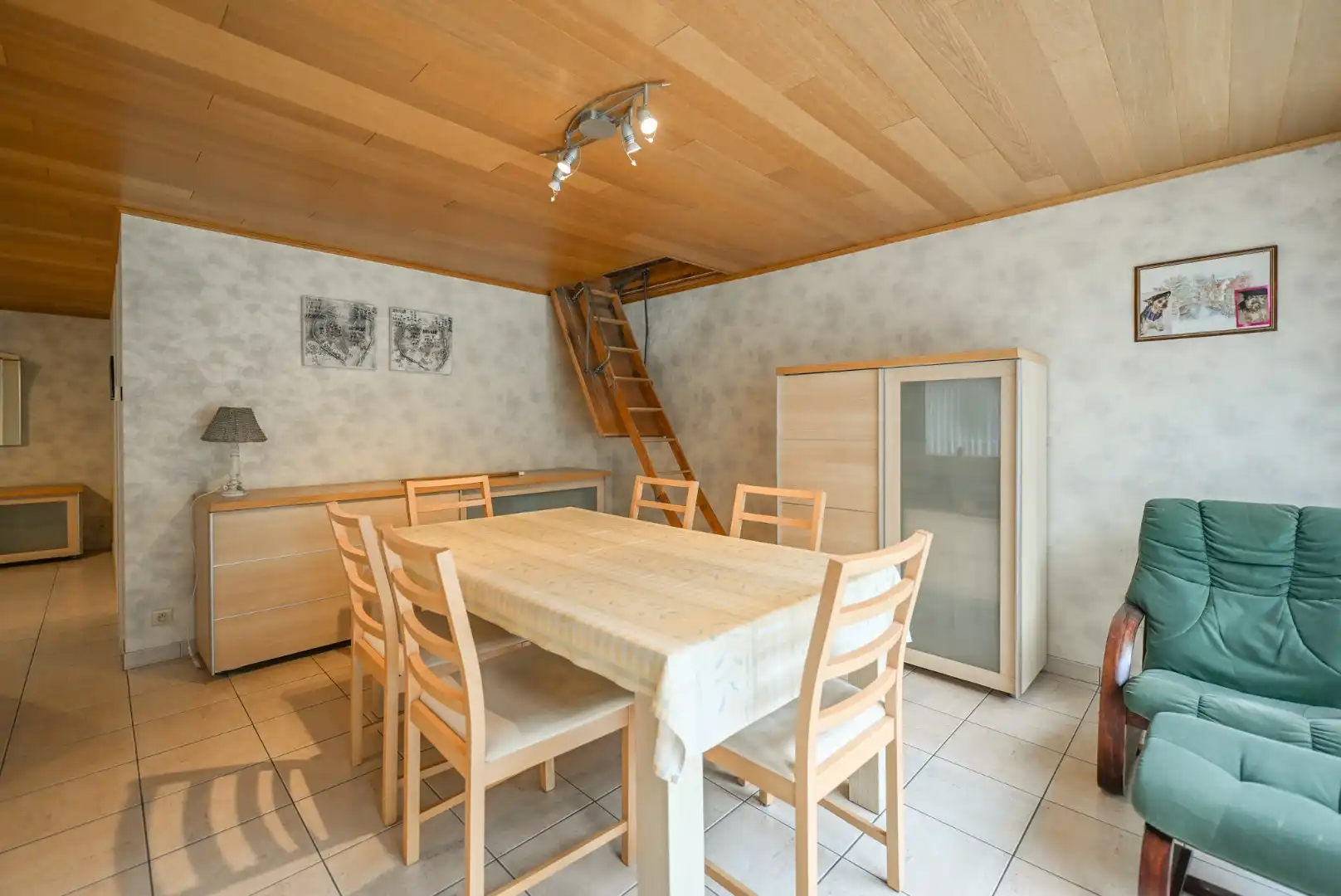 Centraal gelegen woning met 2 slaapkamers, tuin en garage foto 4