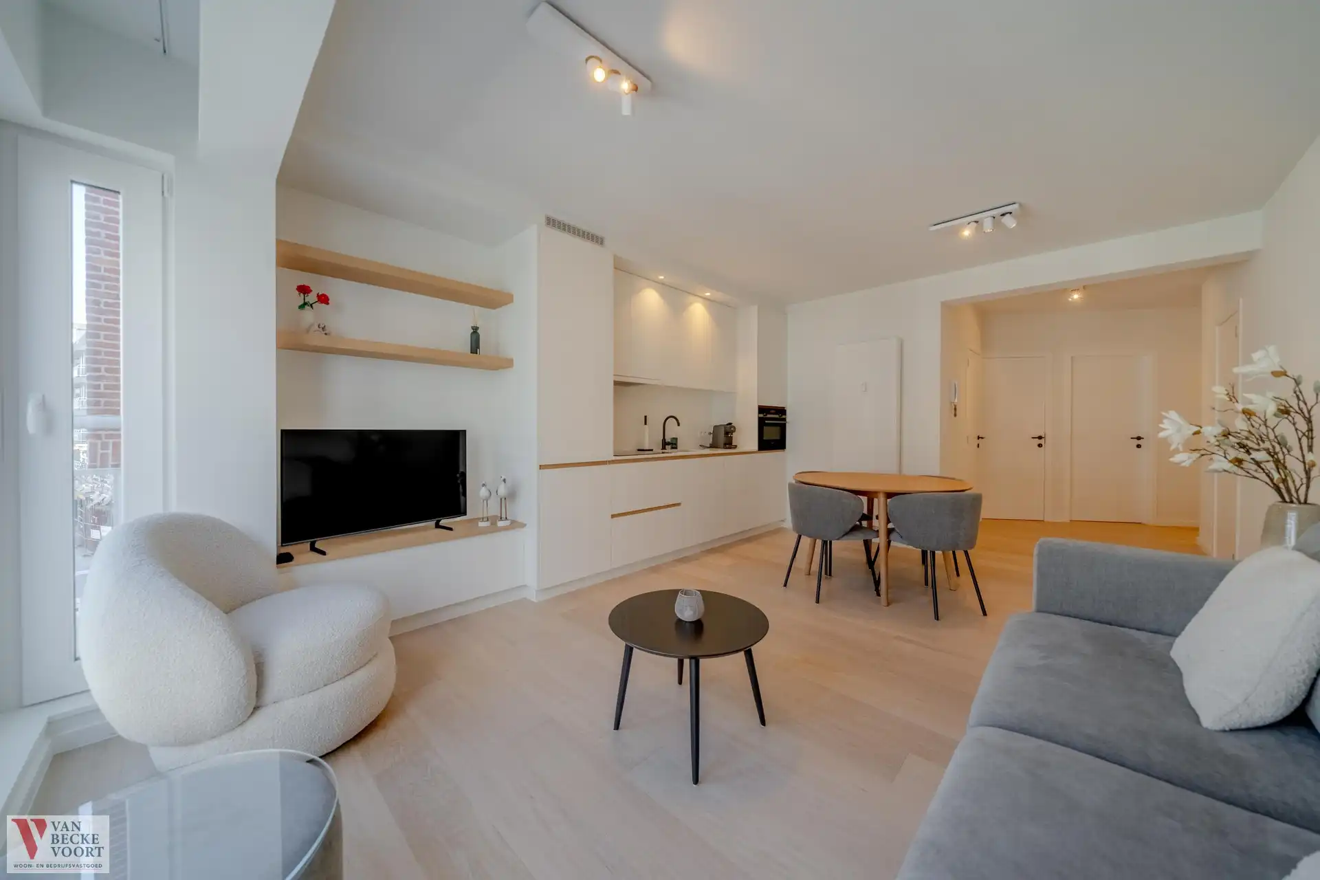 Smaakvol gerenoveerd appartement in het hartje van Oostende foto {{pictureIndex}}