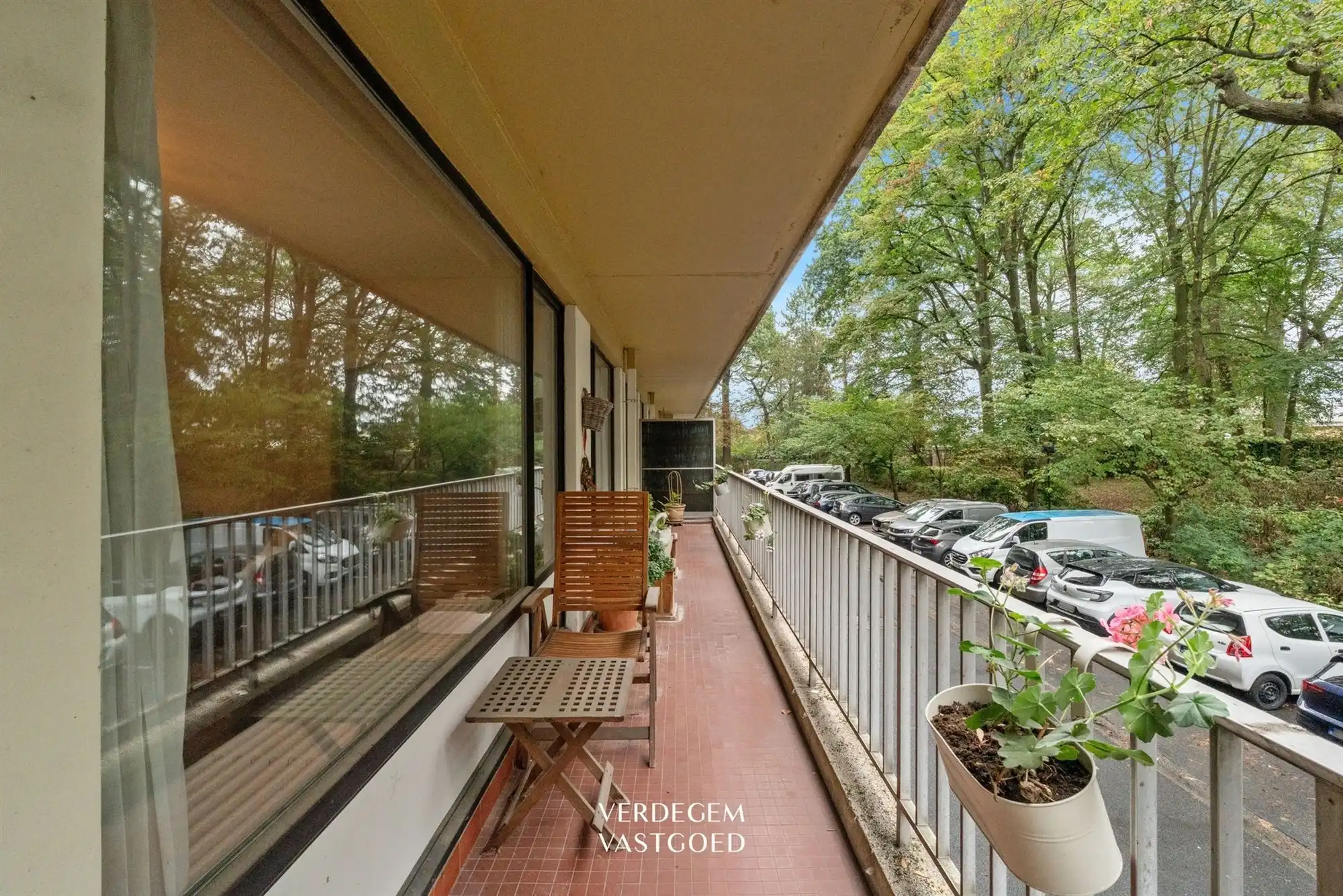 Wonen in het groen: op te frissen appartement met 2 slaapkamers en groot terras foto 9