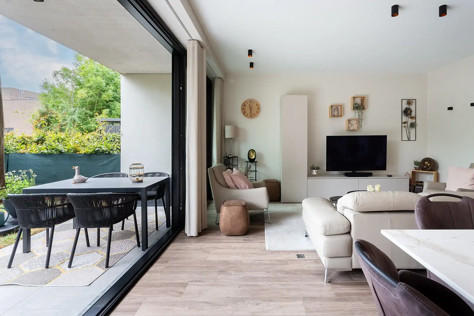 Stijlvol nieuwbouwappartement in idyllisch binnengebied foto 7